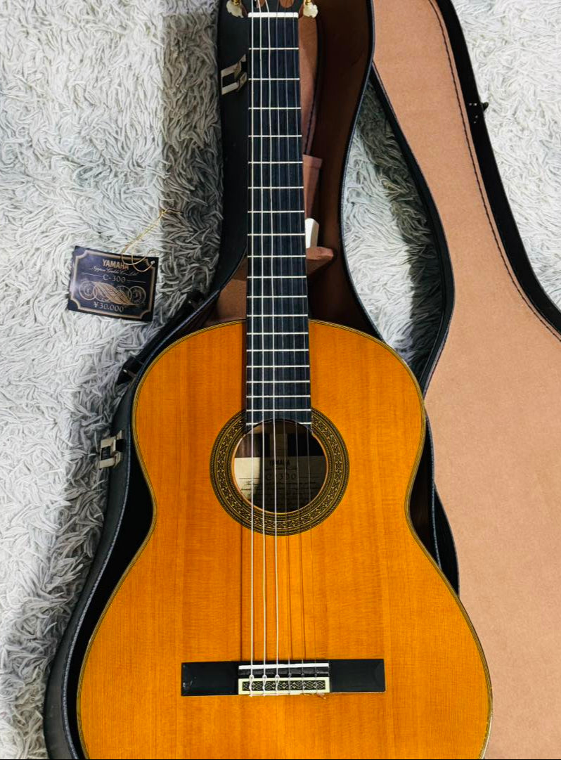 Đàn Guitar Classic Yamaha C300 – TÂN NHẠC CỤ