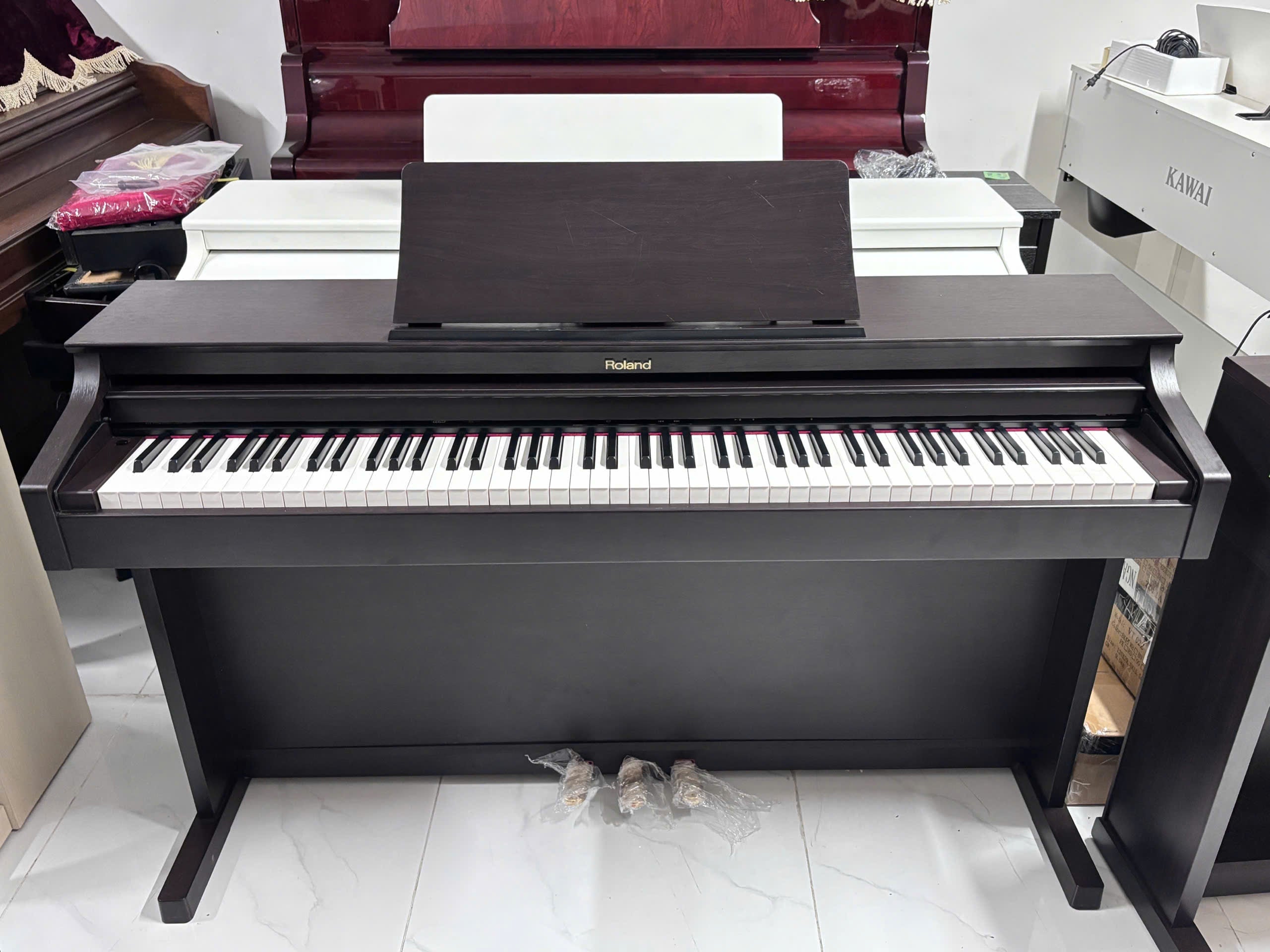 Tải video: Roland HP603