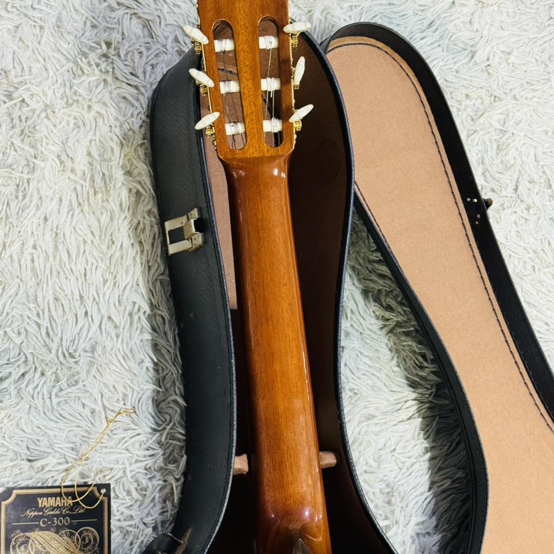 Đàn Guitar Classic Yamaha C 300
