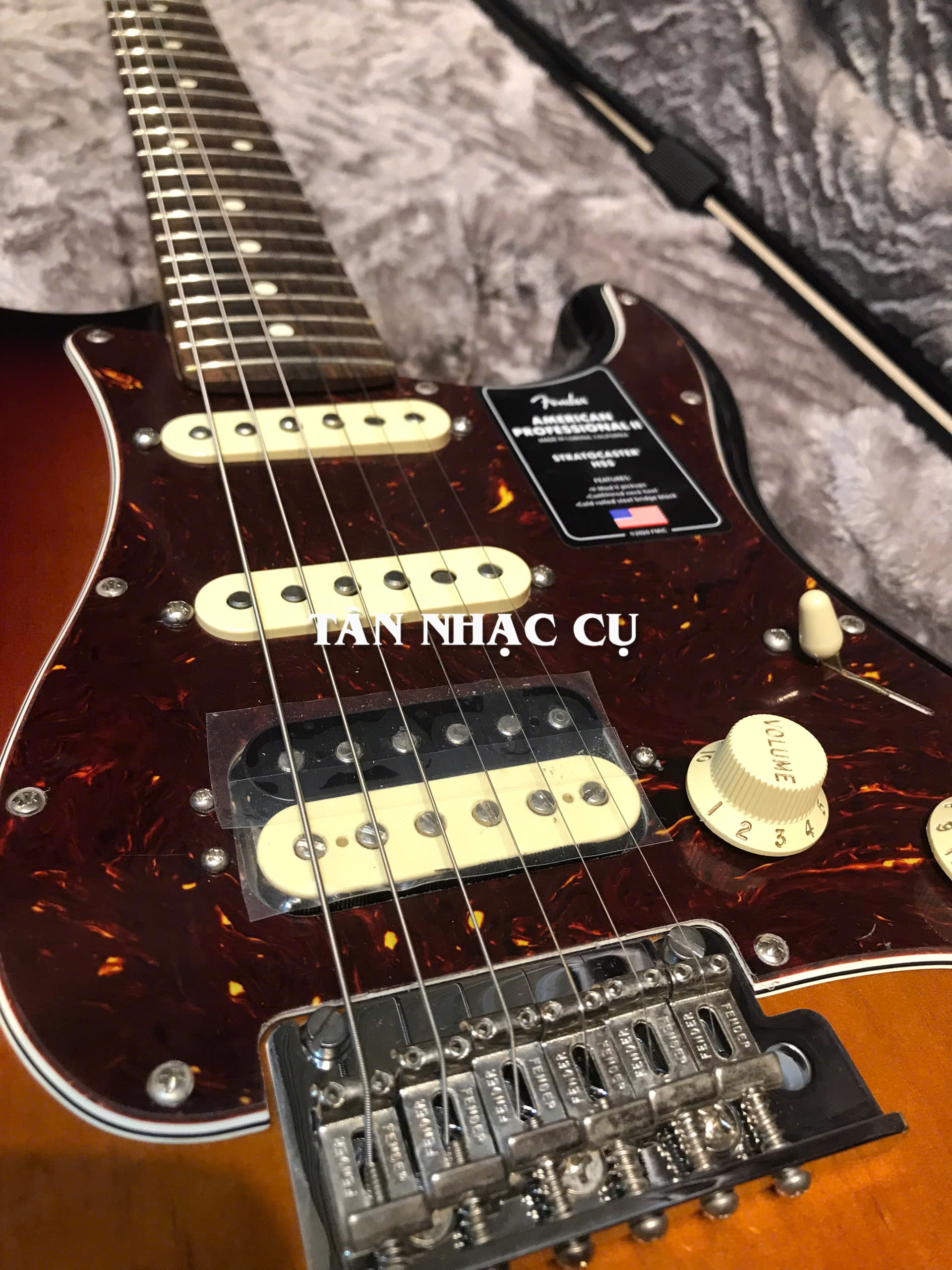 Fender American Professional II Stratocaster® HSS - 3 Color Sunburst
