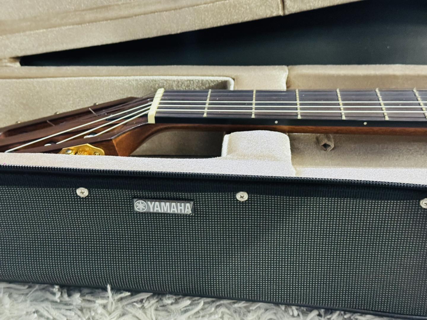 Đàn Guitar Classic Yamaha NTX1200R