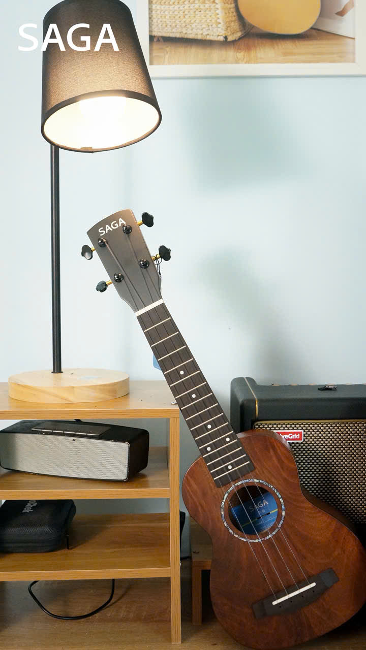 Đàn Ukulele Saga Soprano UK21 w/Bag