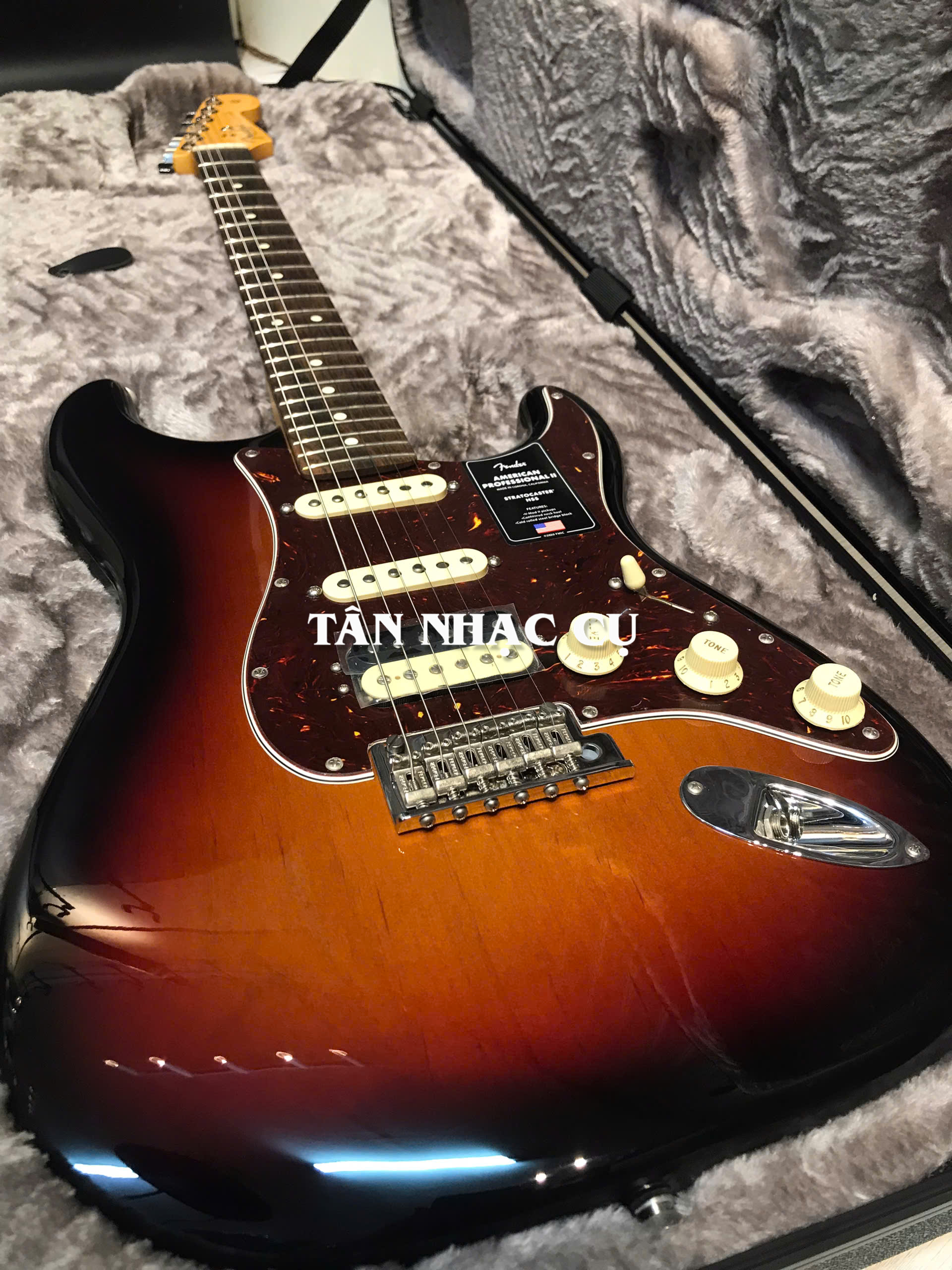Fender American Professional II Stratocaster® HSS - 3 Color Sunburst
