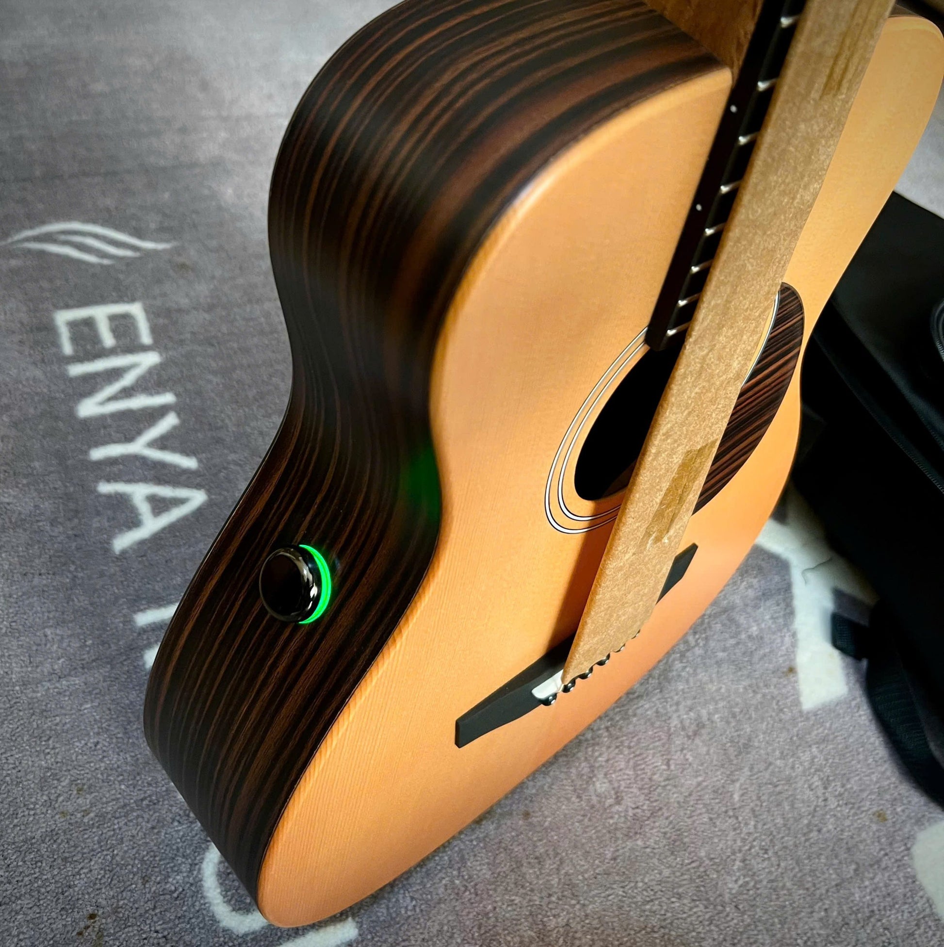 Đàn Guitar Enya EB X1 Pro Max EQ SP1 AcousticPlus 2.0