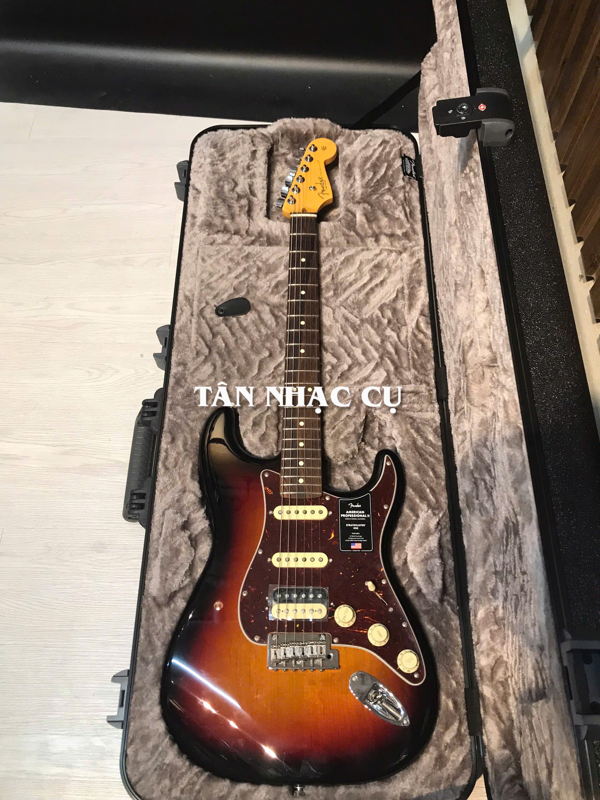 Fender American Professional II Stratocaster® HSS - 3 Color Sunburst
