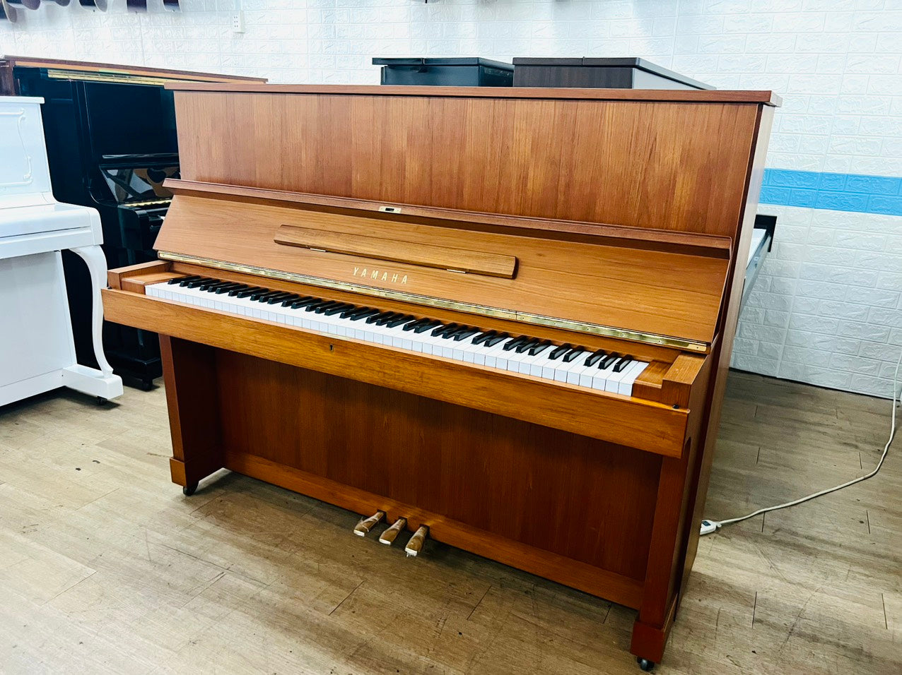 Đàn Piano Cơ Yamaha W103