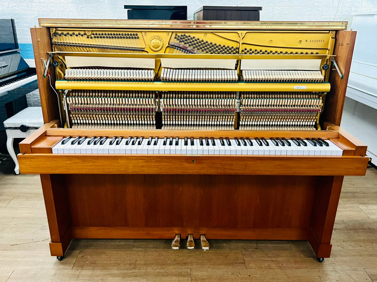 Đàn Piano Cơ Yamaha W103
