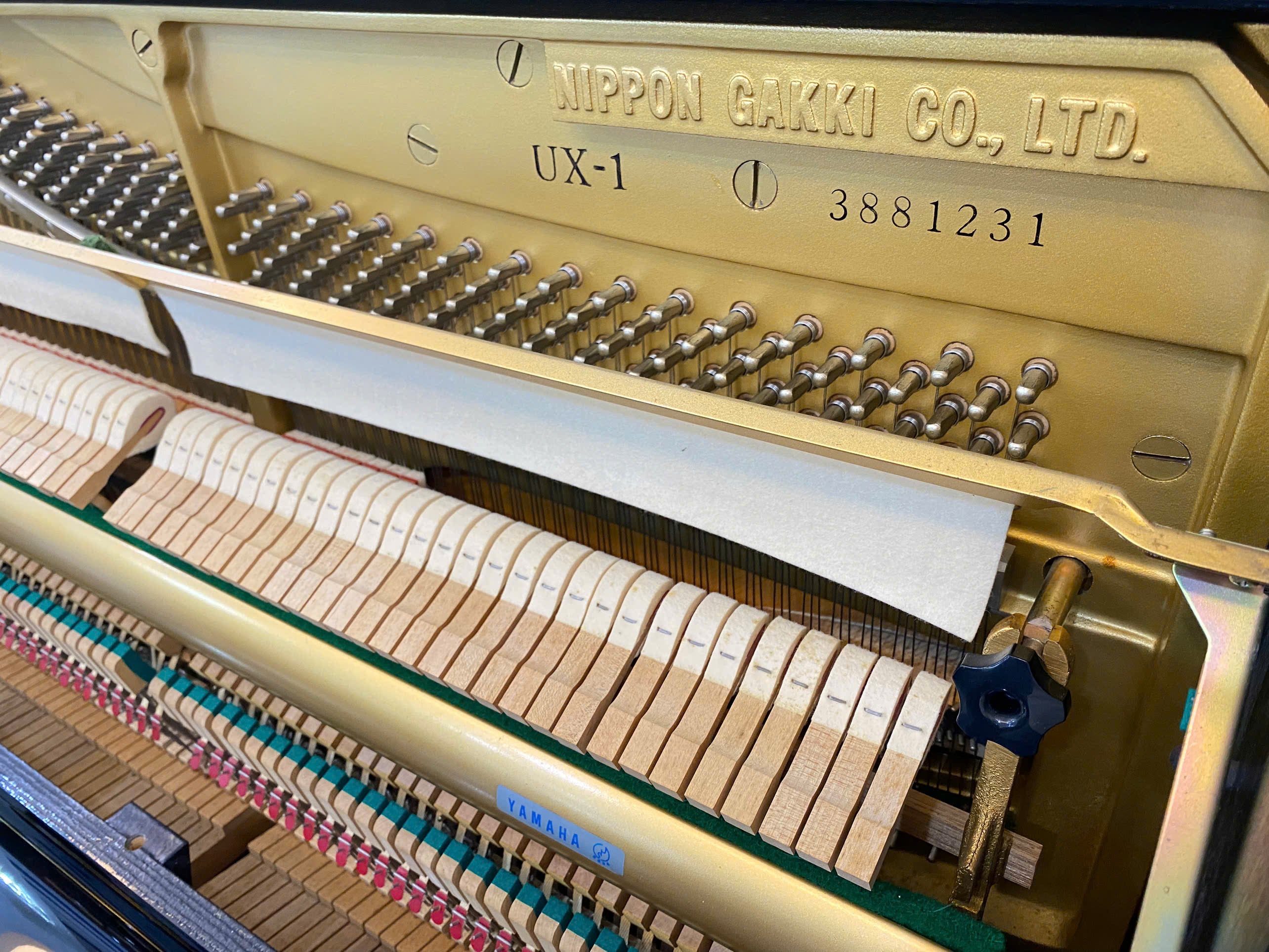 Đàn Piano Cơ Upright Yamaha UX1