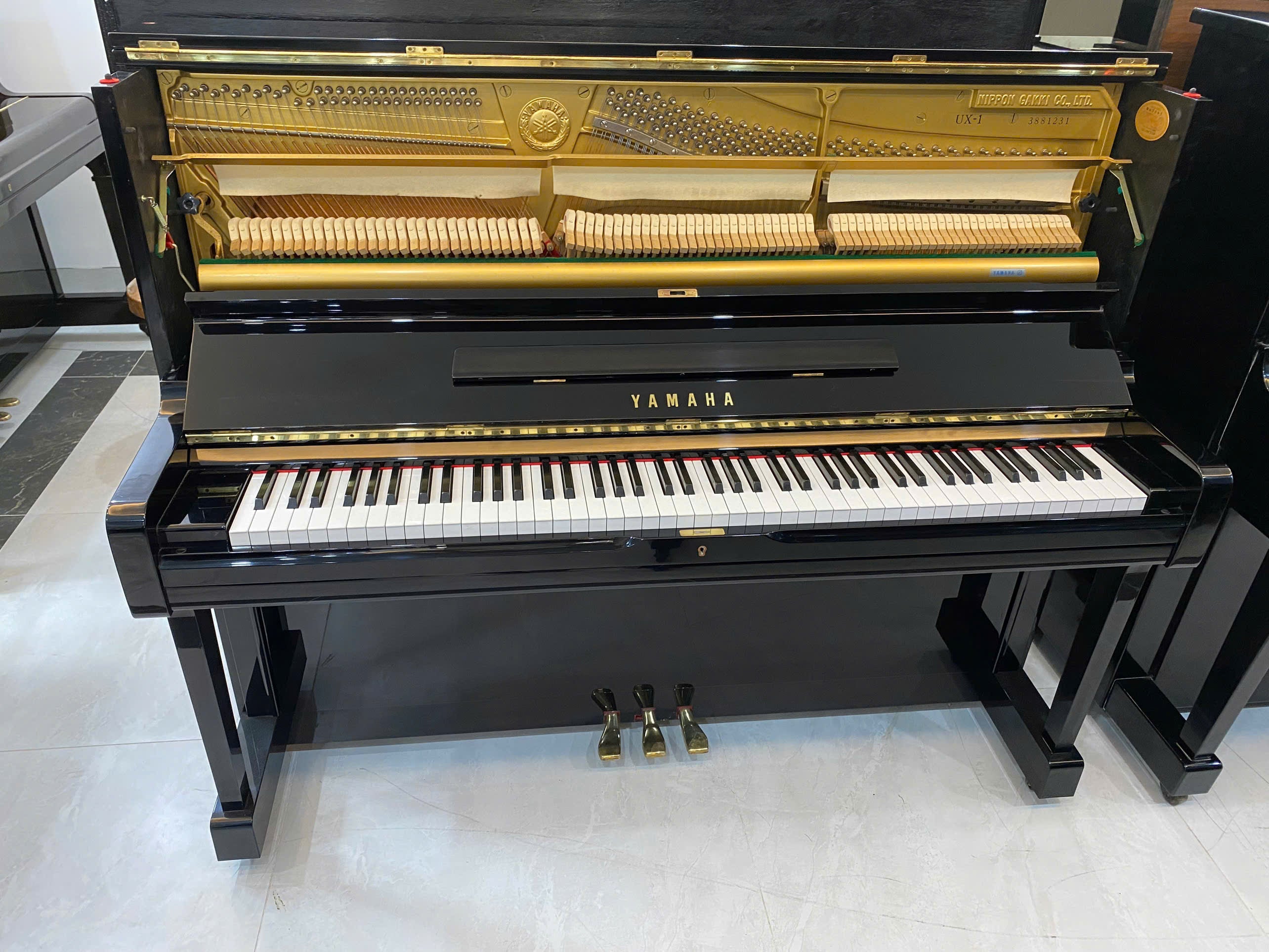 Đàn Piano Cơ Upright Yamaha UX1