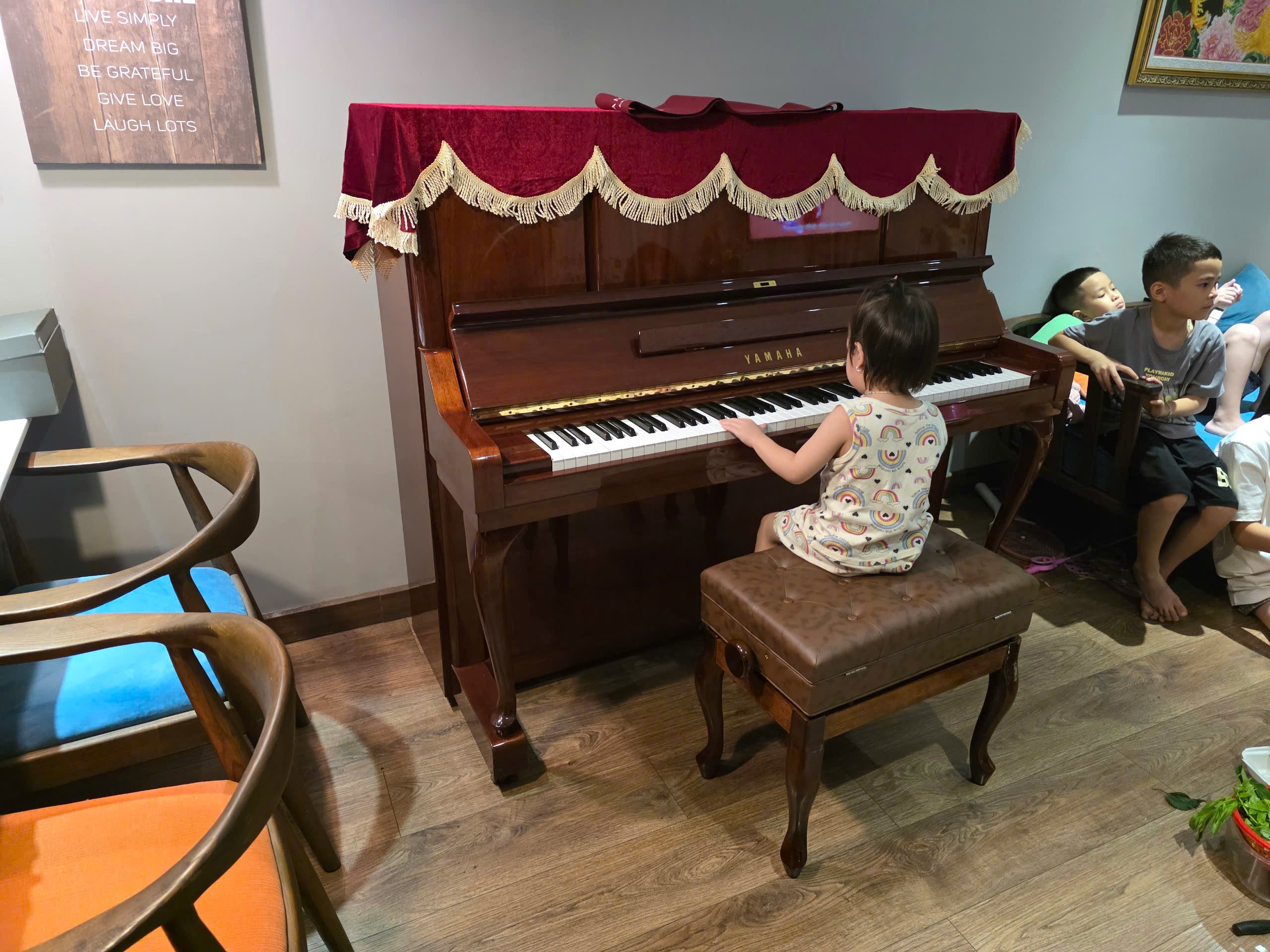 Đàn Piano Cơ Yamaha W106