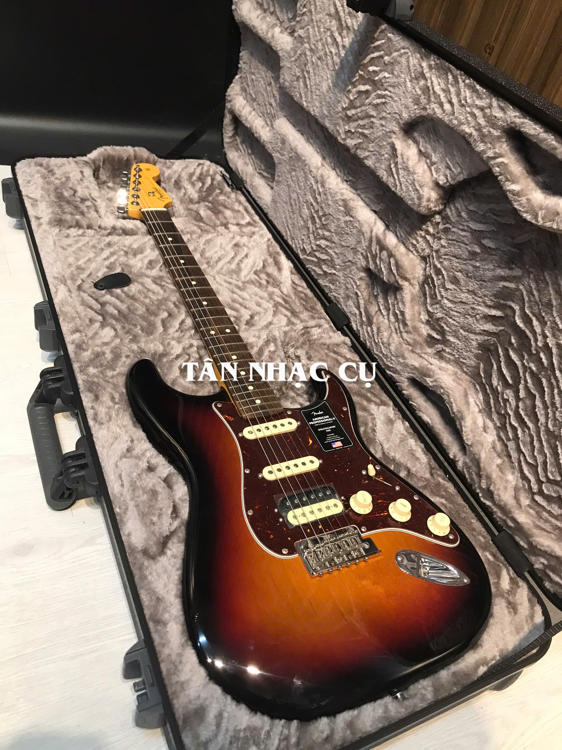 Fender American Professional II Stratocaster® HSS - 3 Color Sunburst
