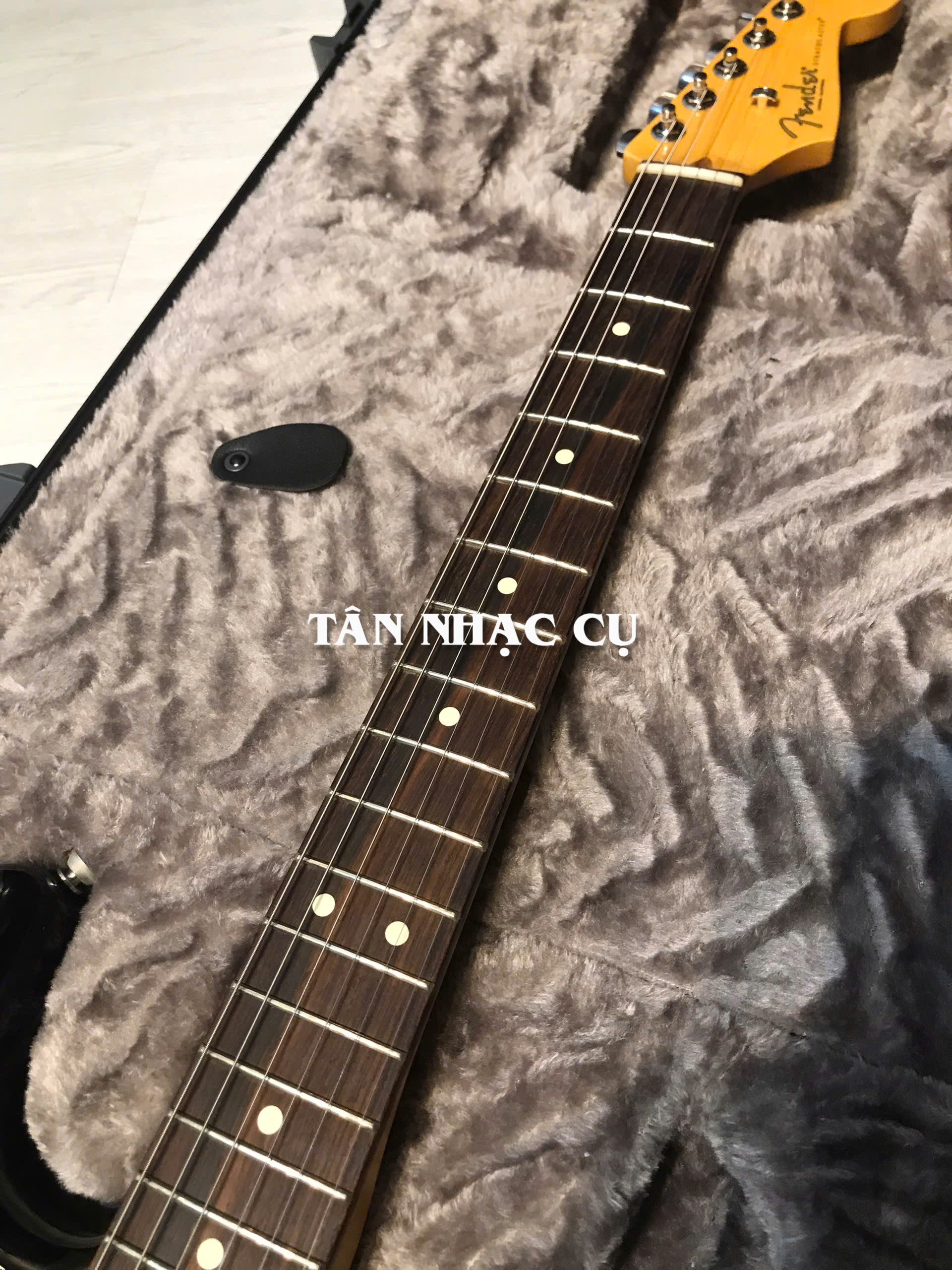 Fender American Professional II Stratocaster® HSS - 3 Color Sunburst
