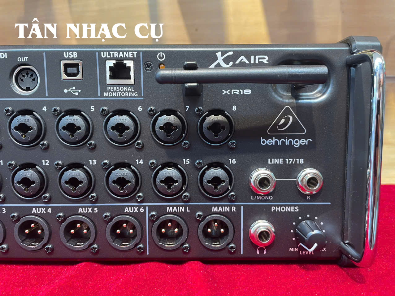 Behringer XR18