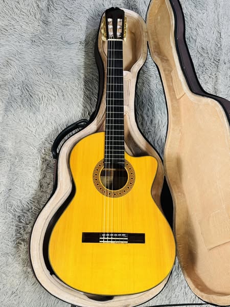 Đàn Guitar Classic Kazuo Yairi CE1