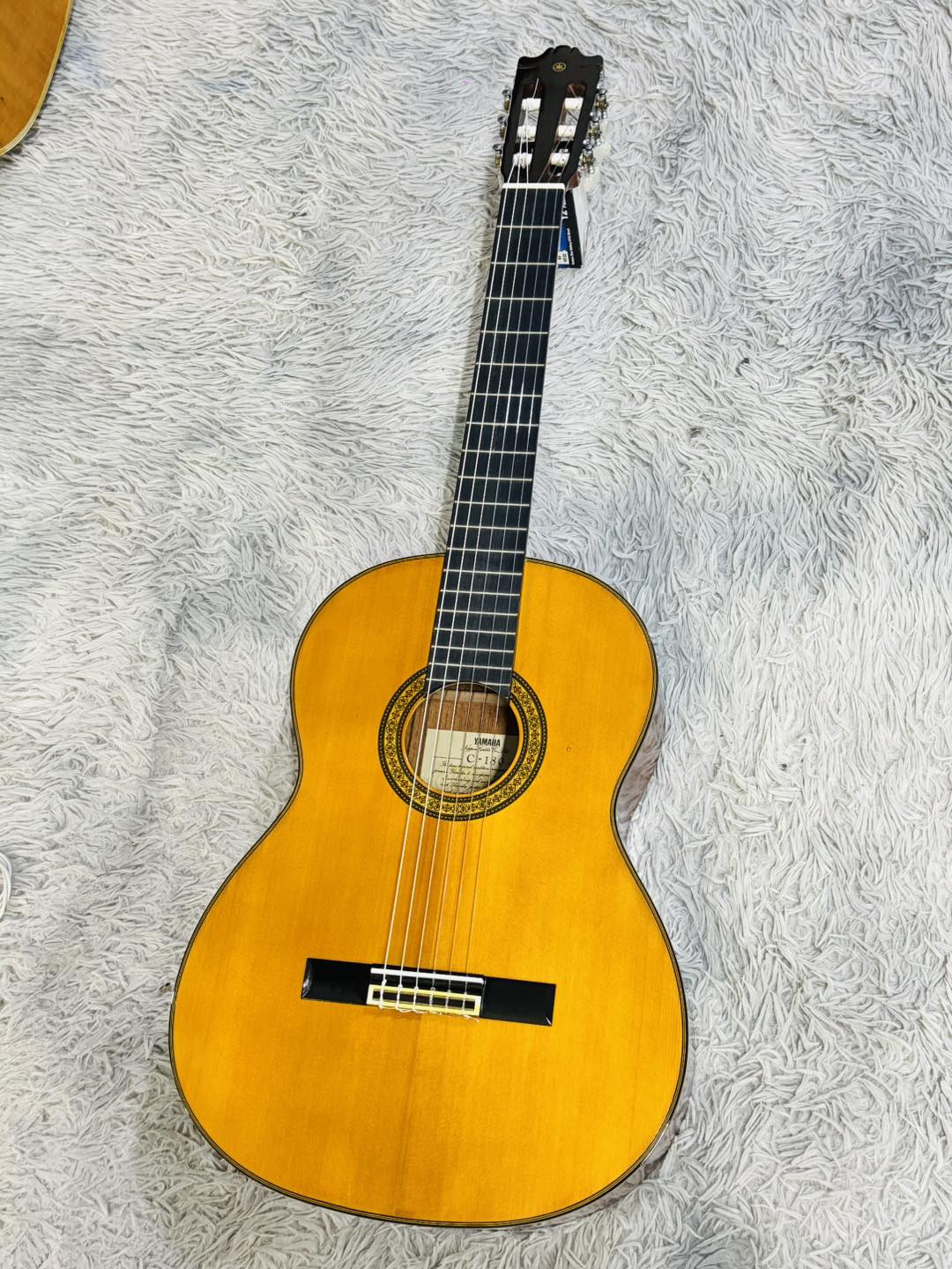 Đàn Guitar Classic Yamaha C180