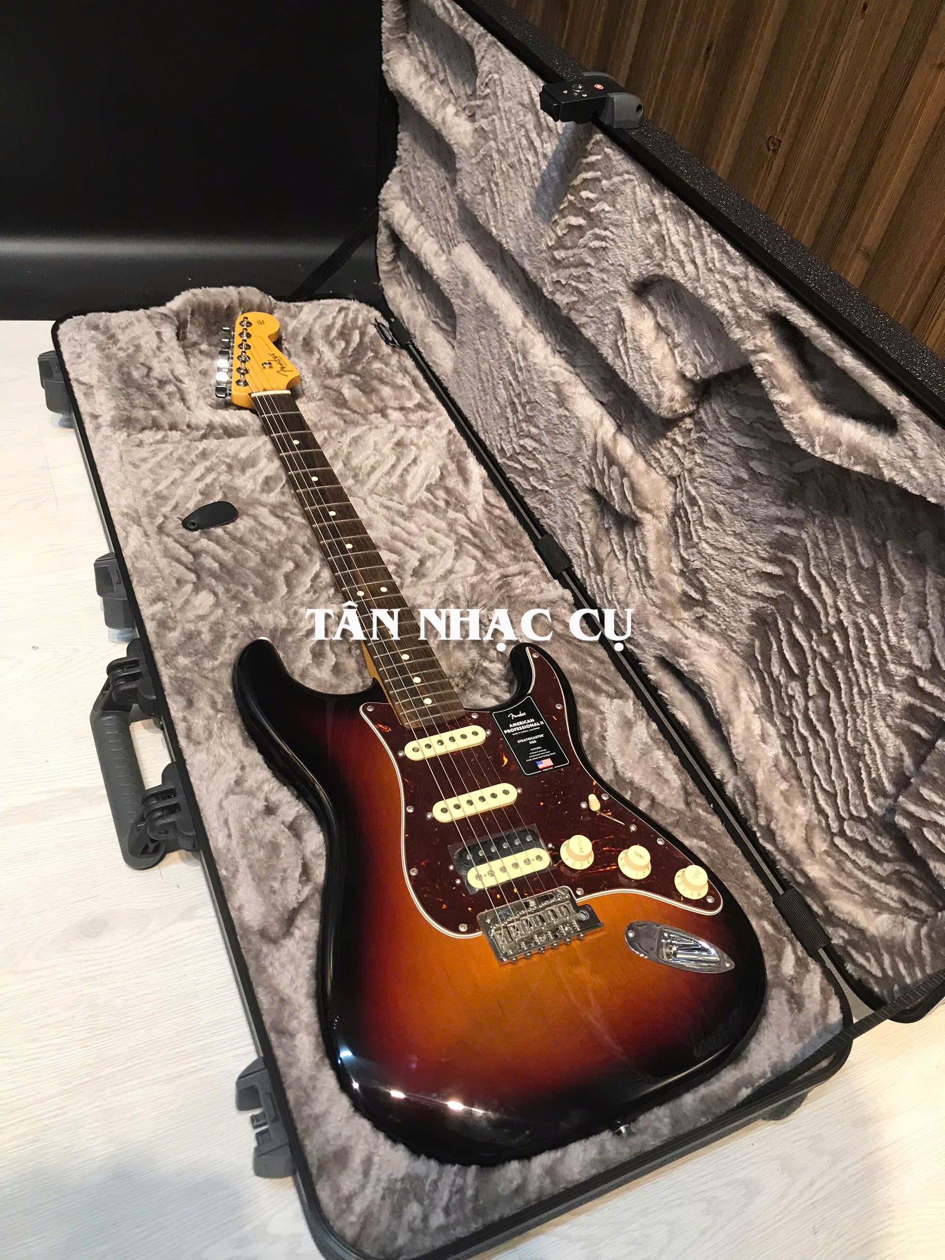 Fender American Professional II Stratocaster® HSS - 3 Color Sunburst
