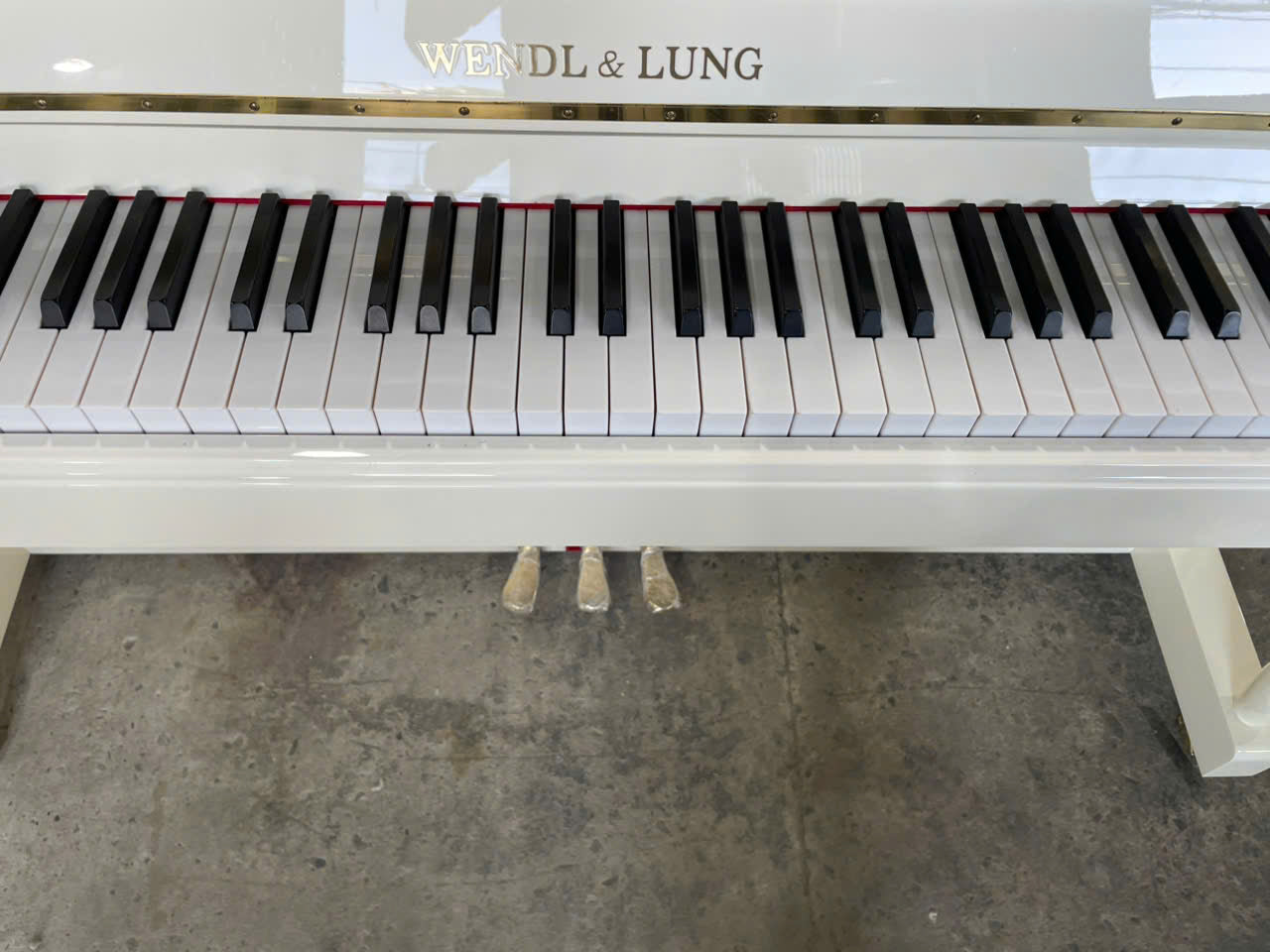 Đàn Piano Cơ Upright Wendl & Lung U118 White