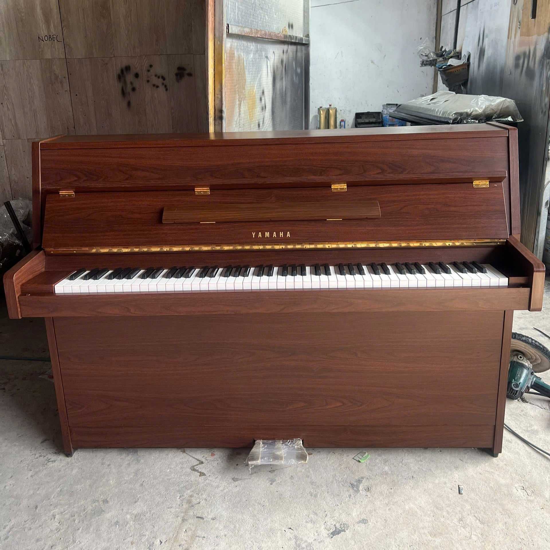 Đàn Piano Cơ Yamaha MC101 Mahogany