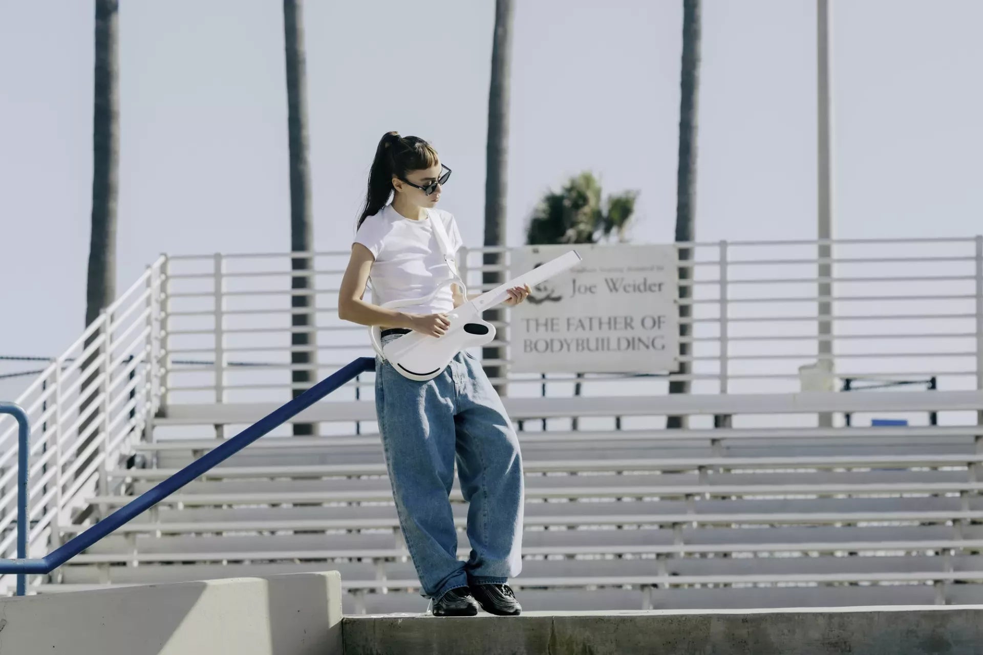 Đàn Guitar Silent Lava Genie Stringless Smart Guitar, White