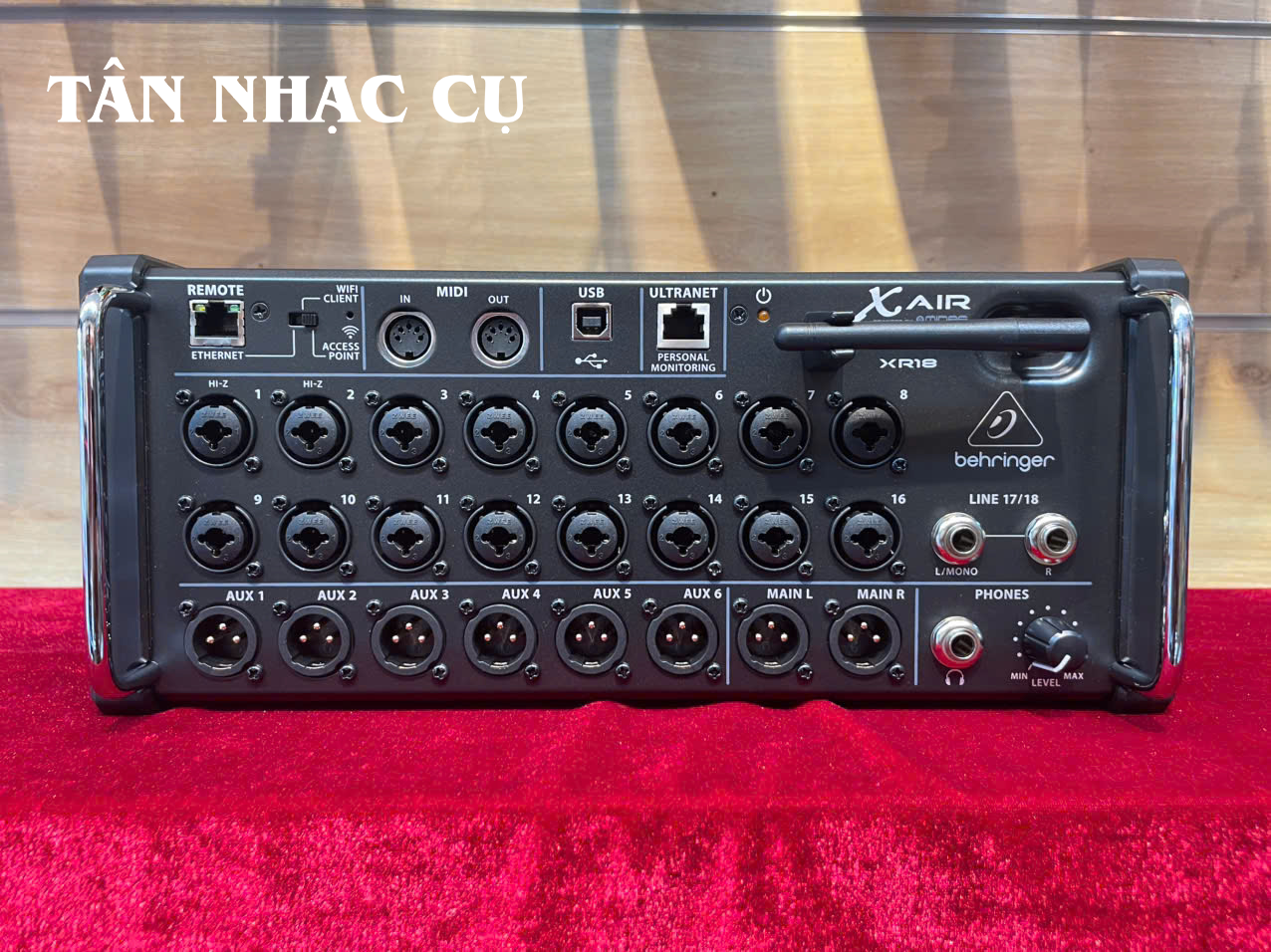 Behringer XR18