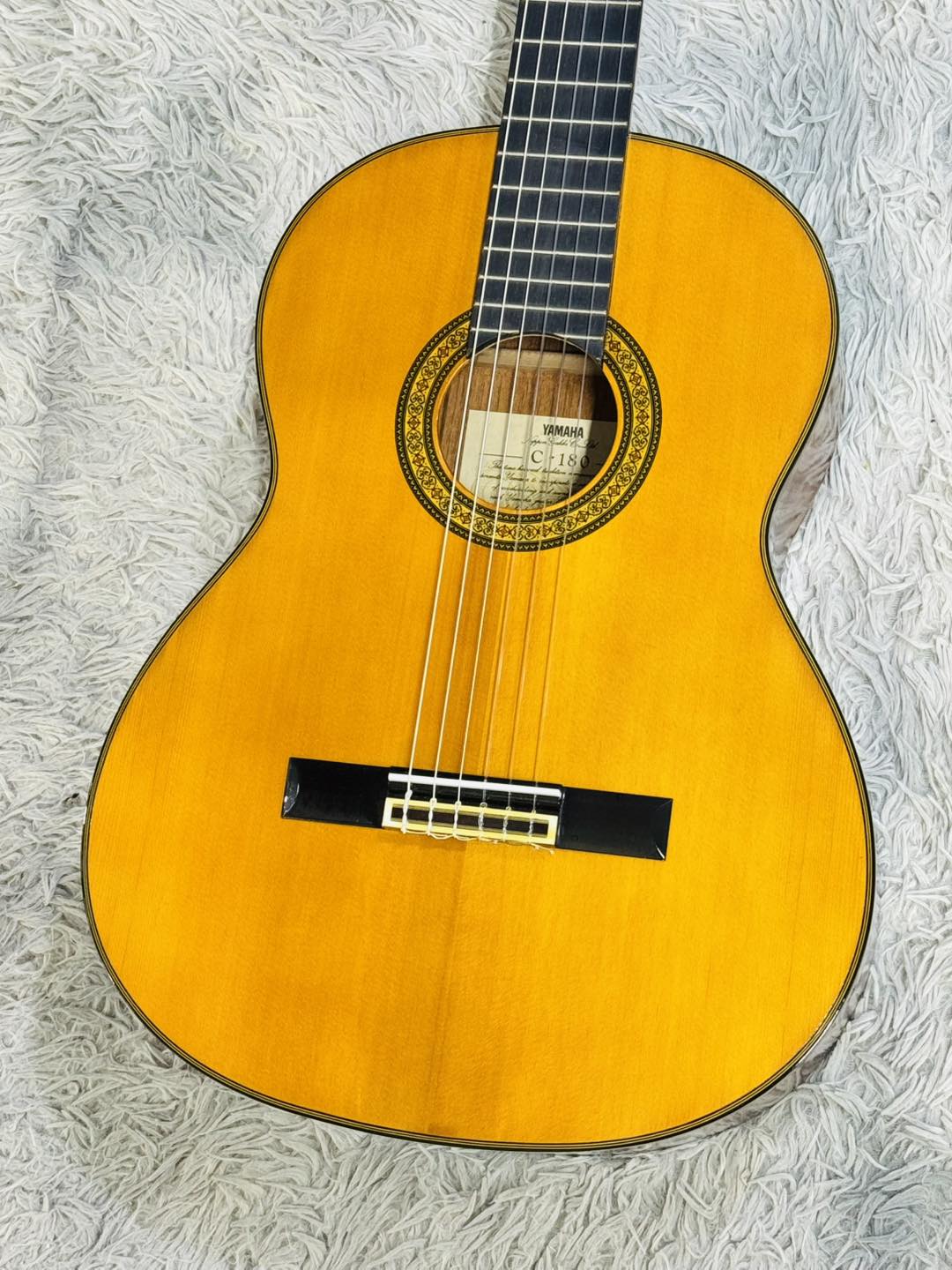 Đàn Guitar Classic Yamaha C180