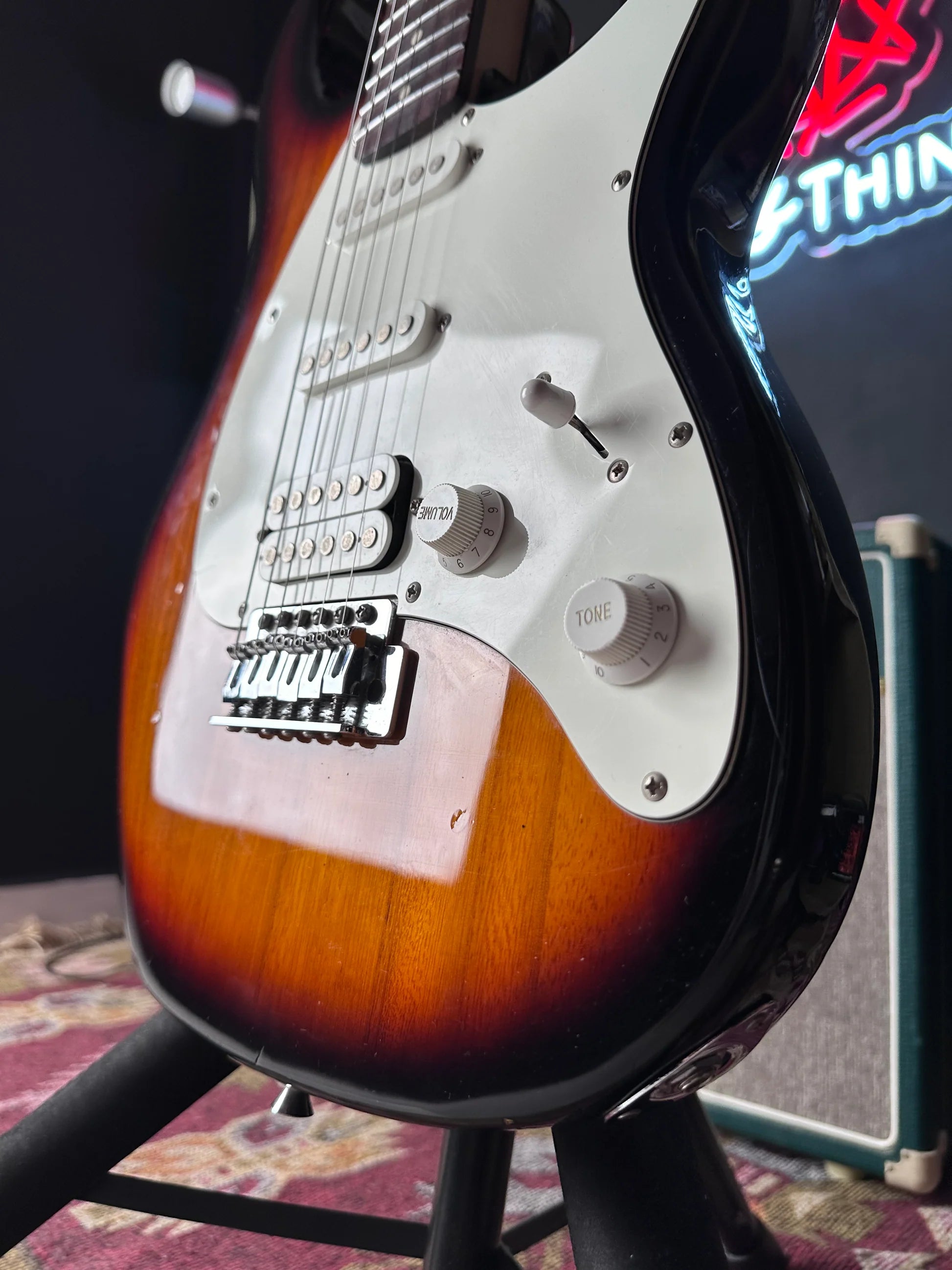 Đàn Guitar Điện Peavey Raptor Plus HSS Electric Guitar, Rosewood Fingerboard, Black