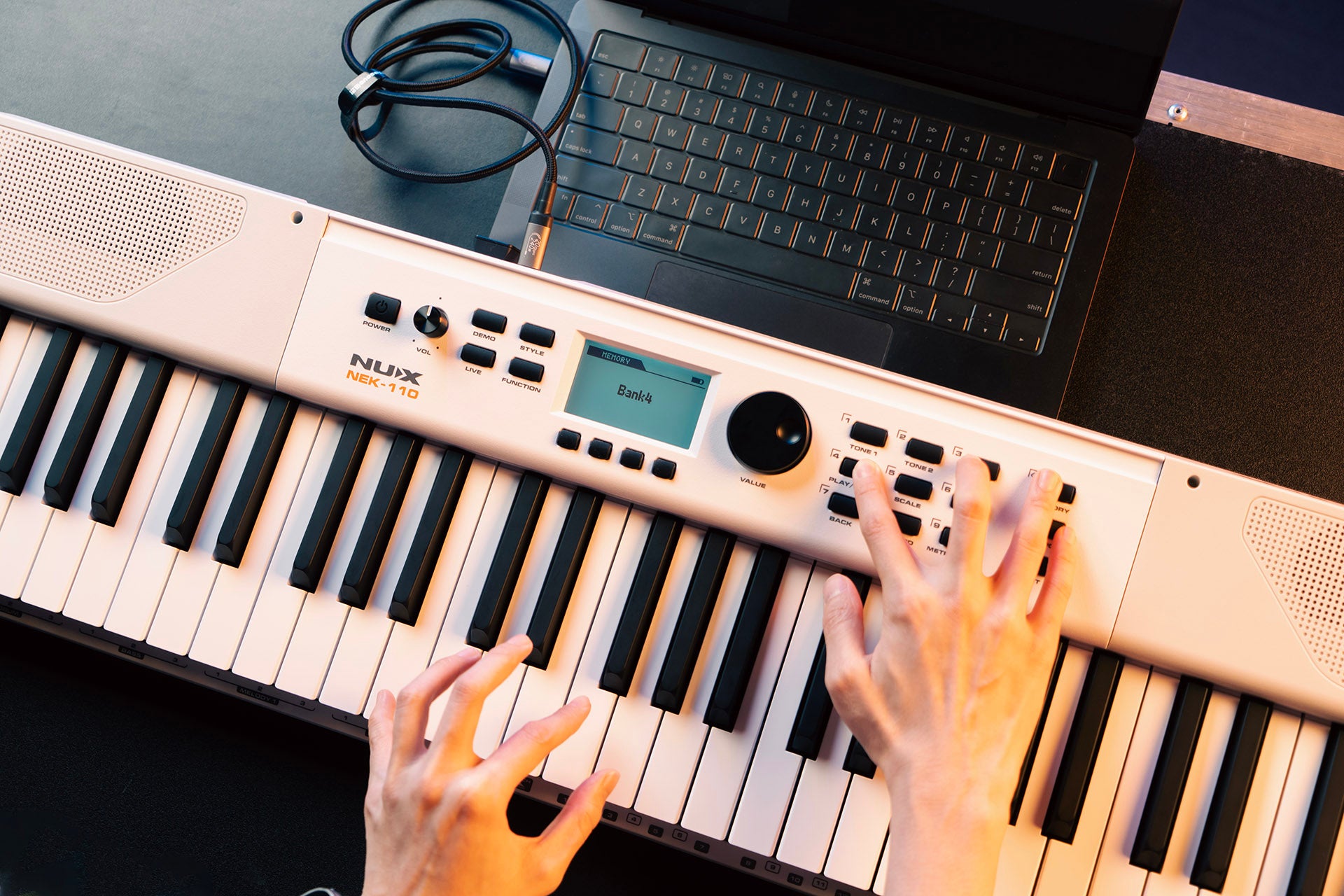 Đàn Organ Nux NEK110, White