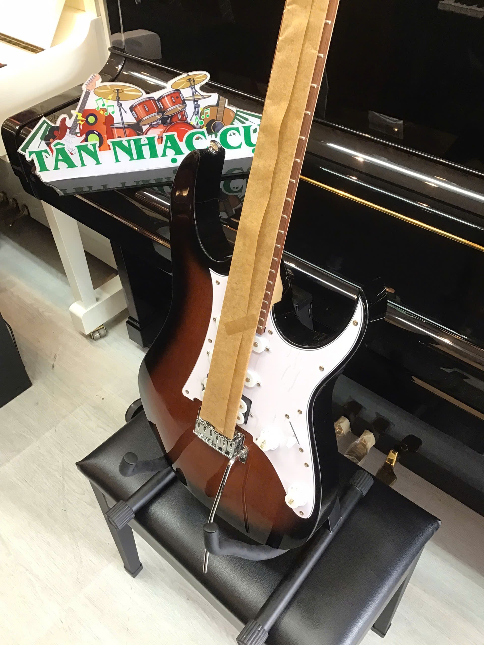 Đàn Guitar Điện Ibanez GIO GRG140 HH Electric Guitar, New Zealand Pine Fingerboard, Sunburst