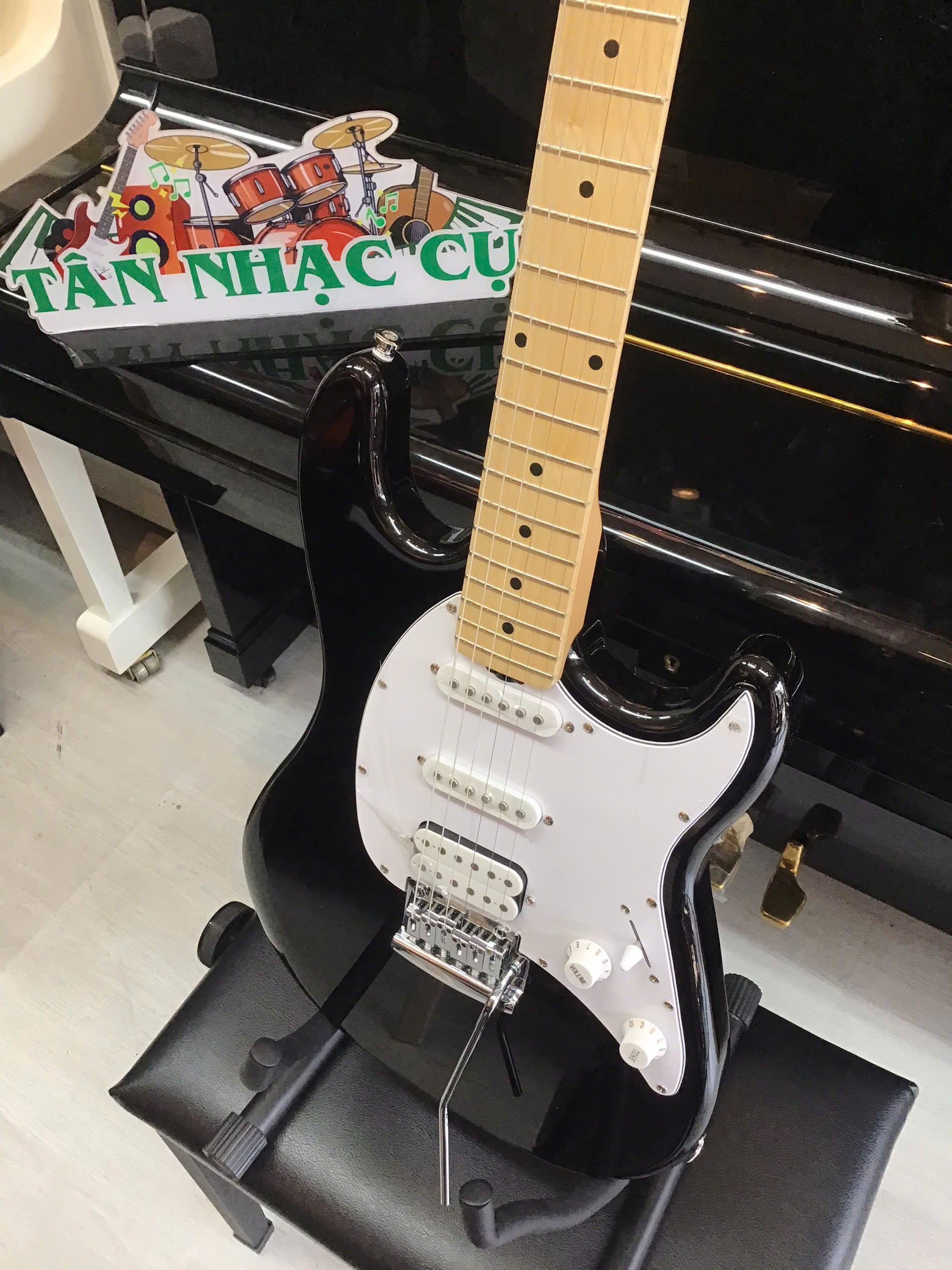 Đàn Guitar Điện Sterling By Music Man Cutlass CT20, Black