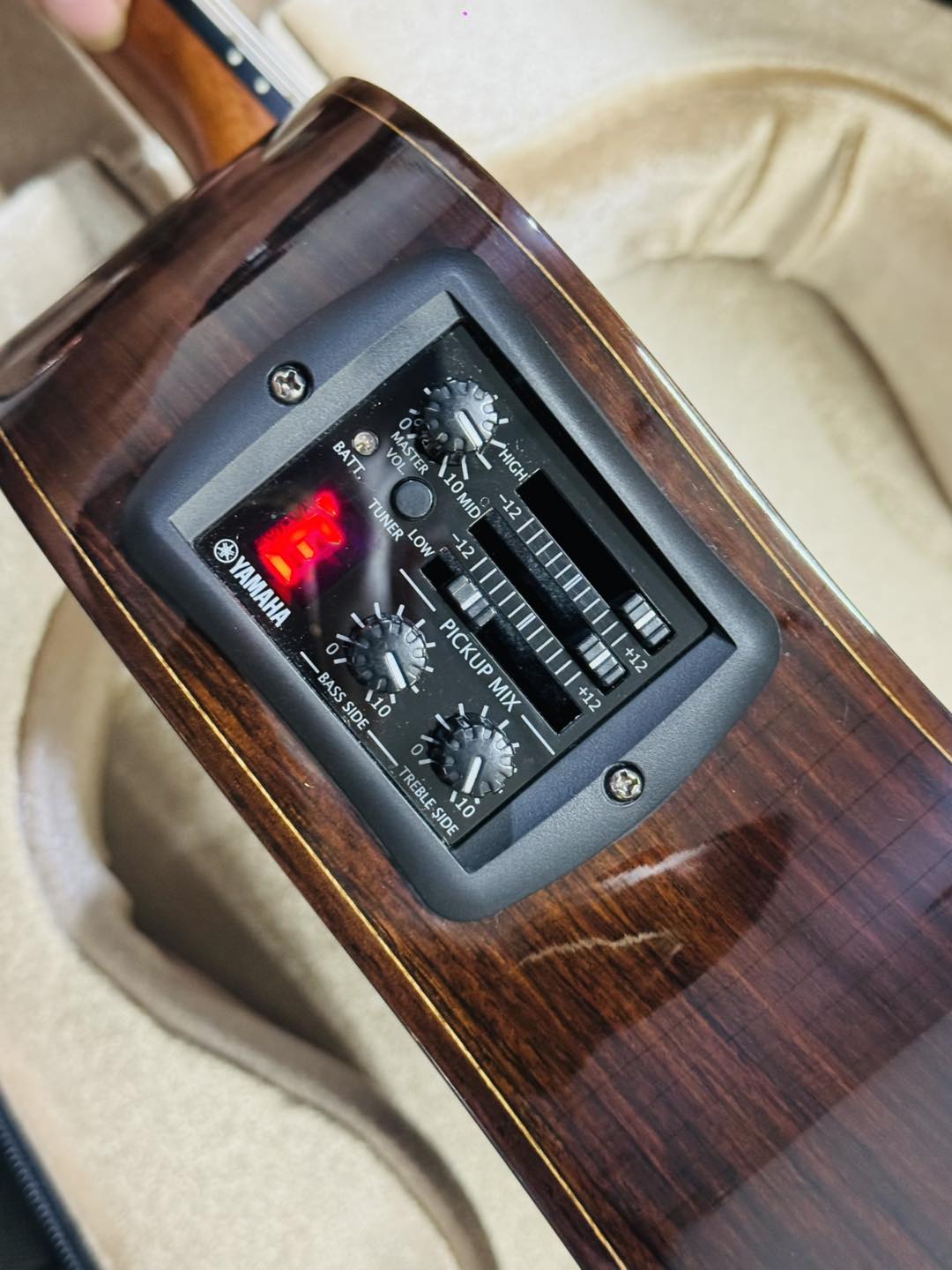 Đàn Guitar Classic Yamaha NTX1200R