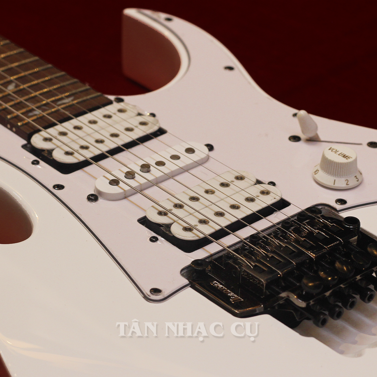 Đàn Guitar Điện Ibanez JEMJR Steve Vai Signature