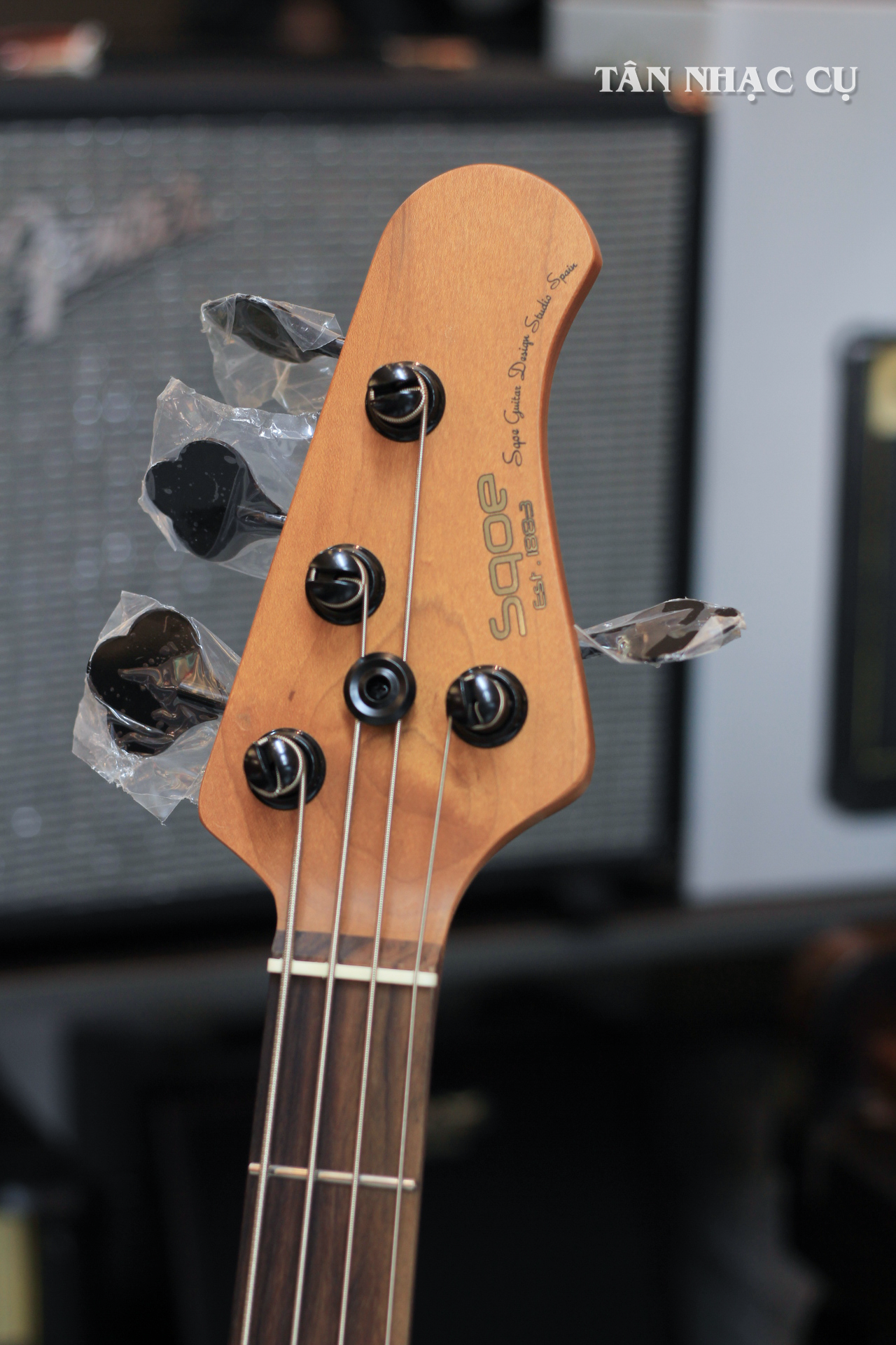 Đàn Guitar Bass Sqoe SBMS200 H Electric Guitar Bass, Roasted Maple Fingerboard, Metallic Silverburst