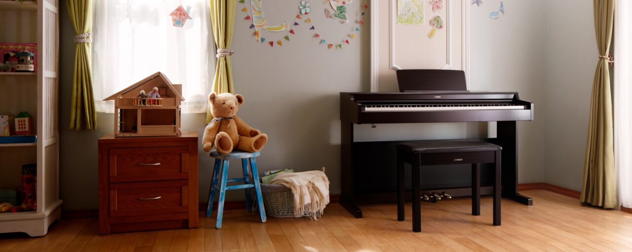 Đàn Piano Điện Yamaha YDP165R Rosewood, Hàng Trưng Bày