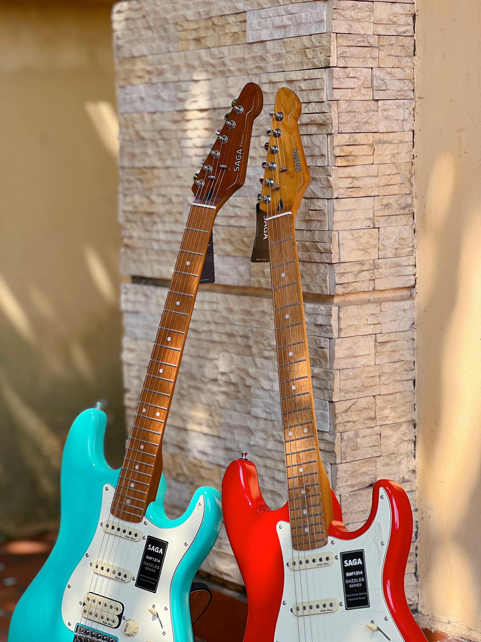 Đàn Guitar Điện Saga Dazzle SMF1314 Red