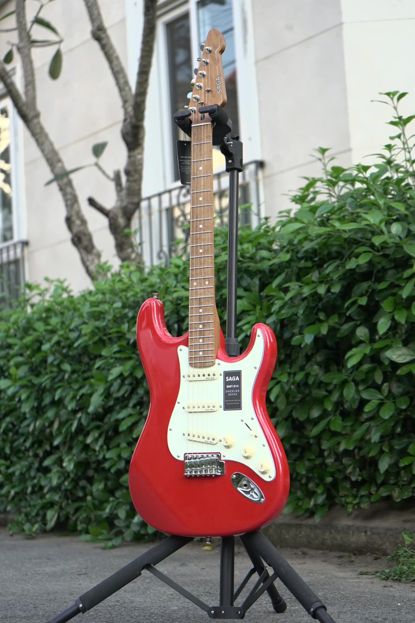 Đàn Guitar Điện Saga Dazzle SMF1314 Red