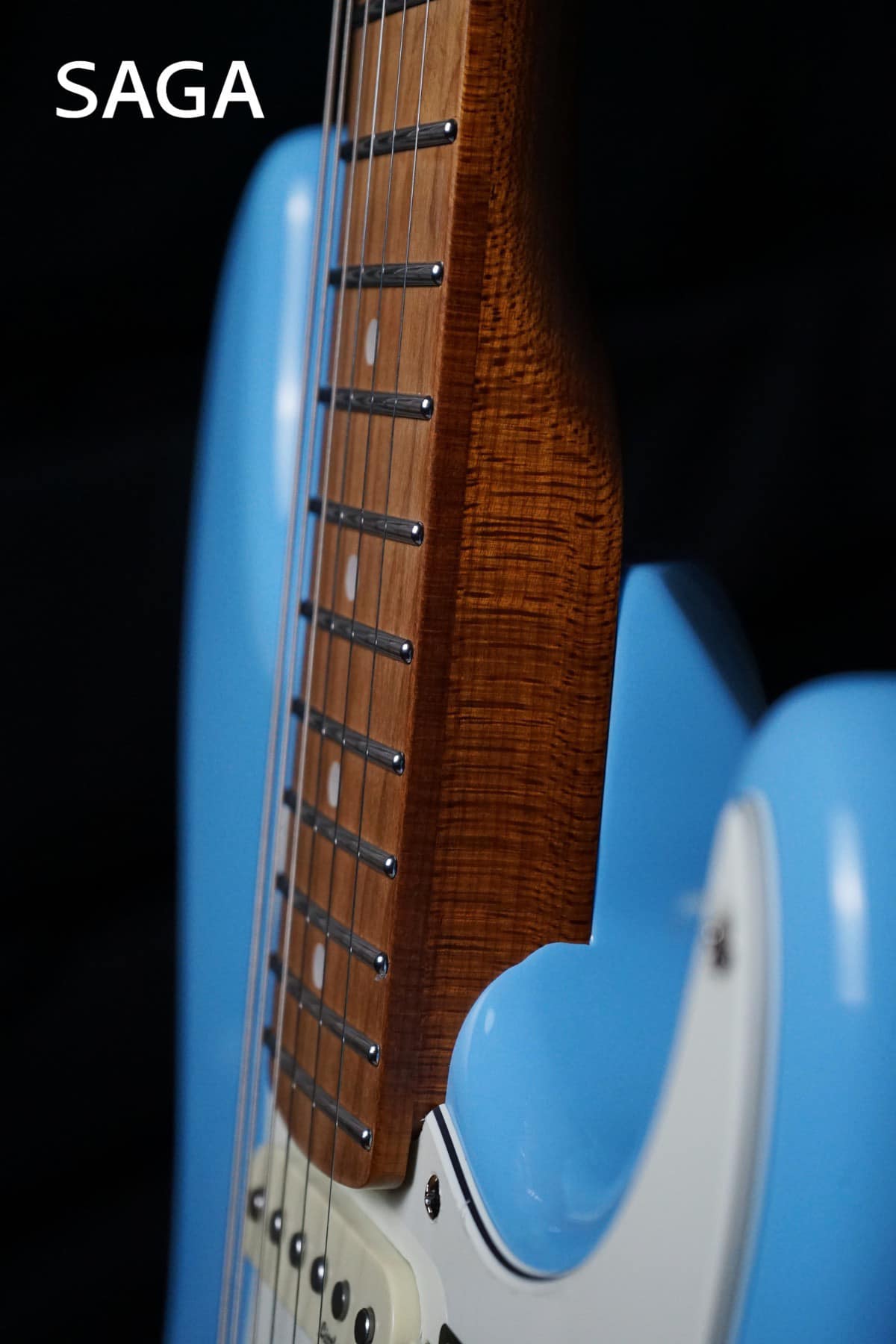 Đàn Guitar Điện Saga Dazzles Series SMF1314 SSS Electric Guitar, Roasted Maple Fingerboard, Blue