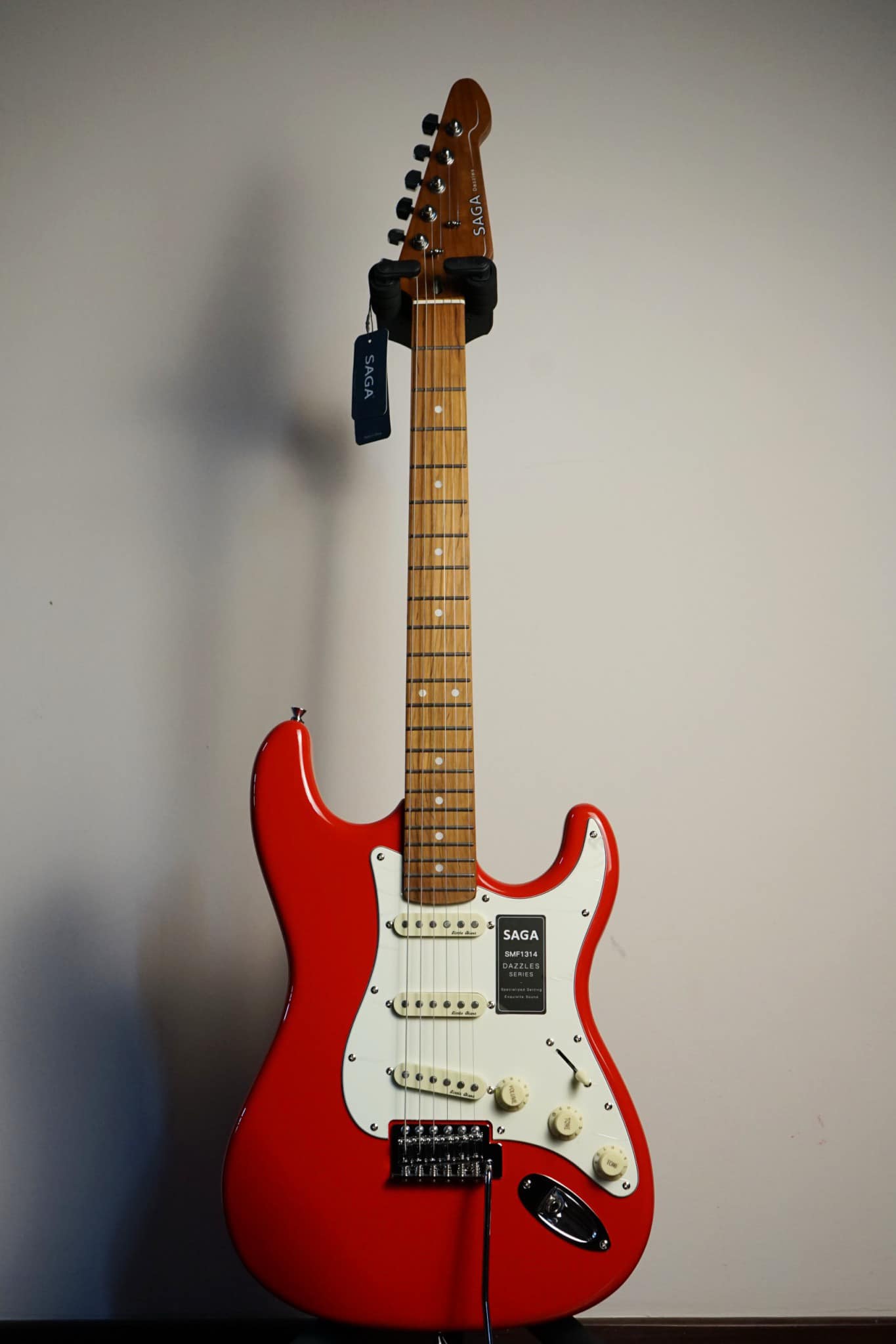 Đàn Guitar Điện Saga Dazzle SMF1314 Red