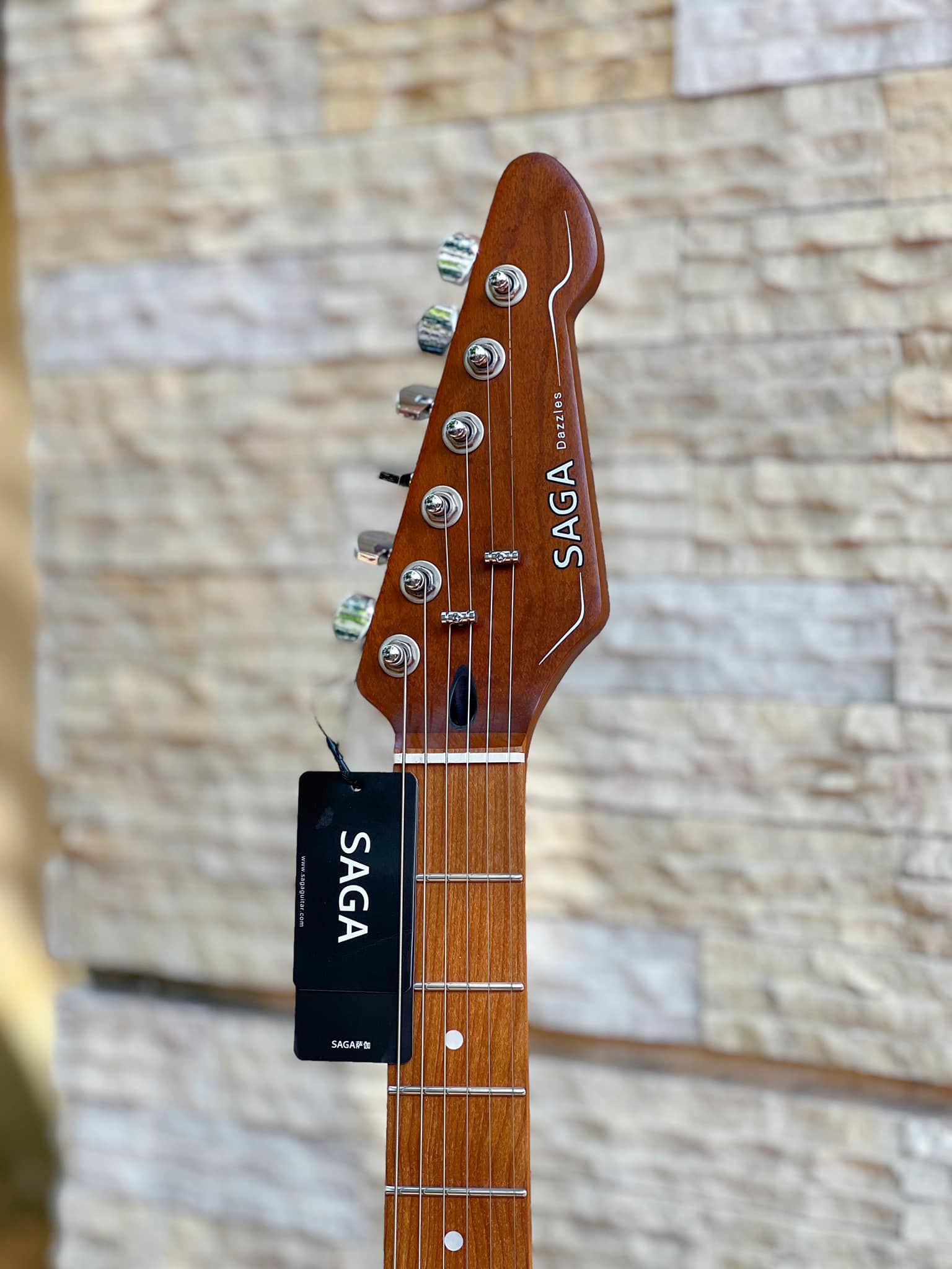 Đàn Guitar Điện Saga Dazzle SMF1314 Red