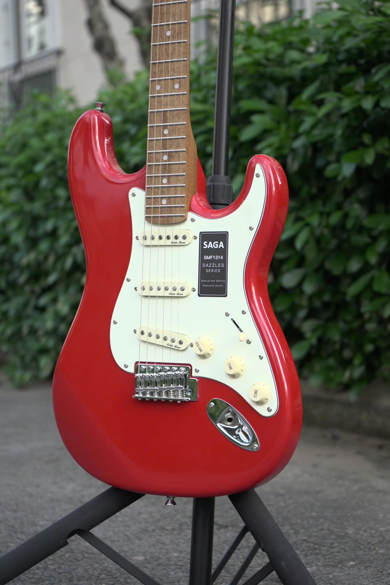 Đàn Guitar Điện Saga Dazzle SMF1314 Red