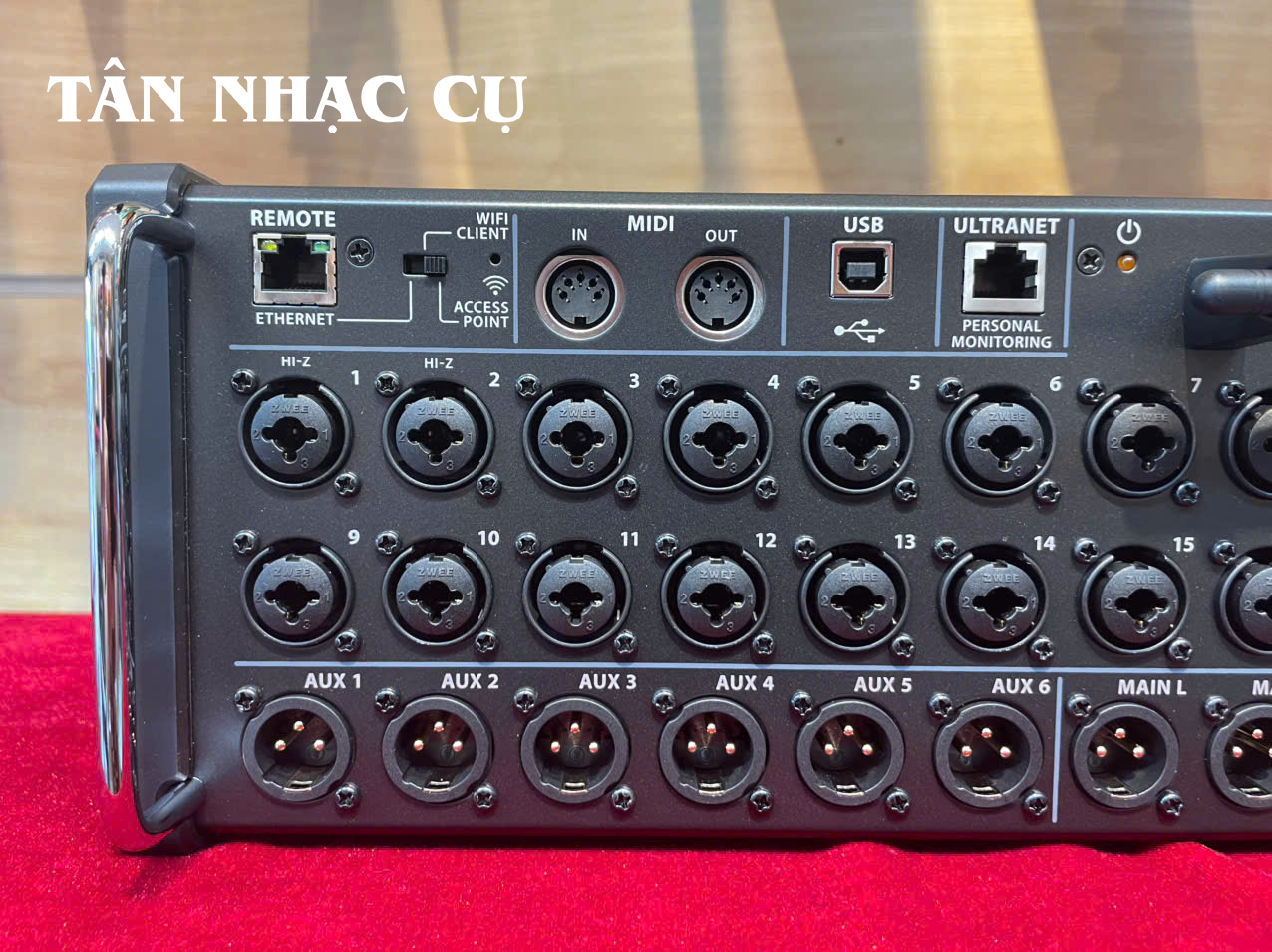 Behringer XR18