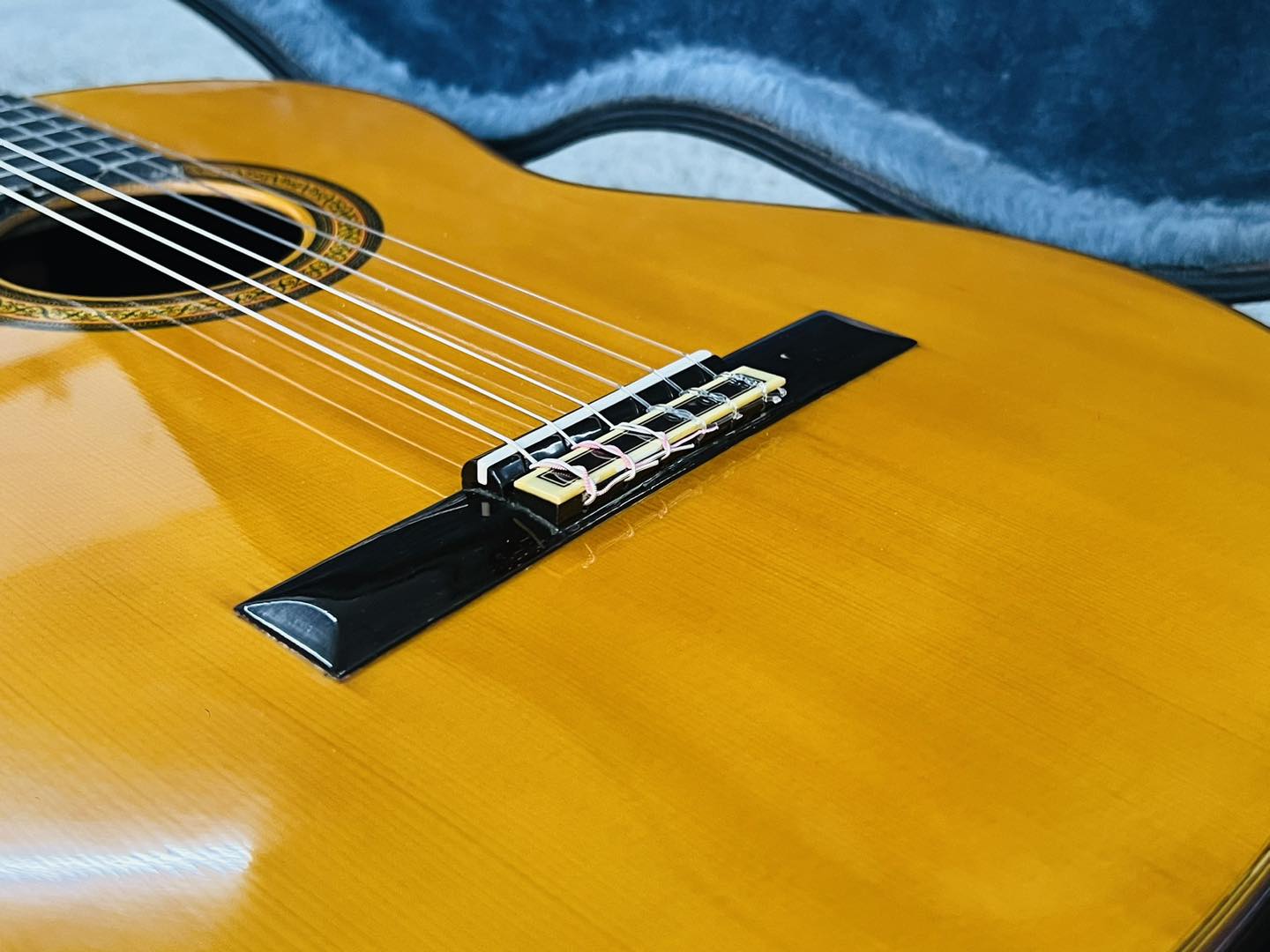Đàn Guitar Classic Matsuoka M200