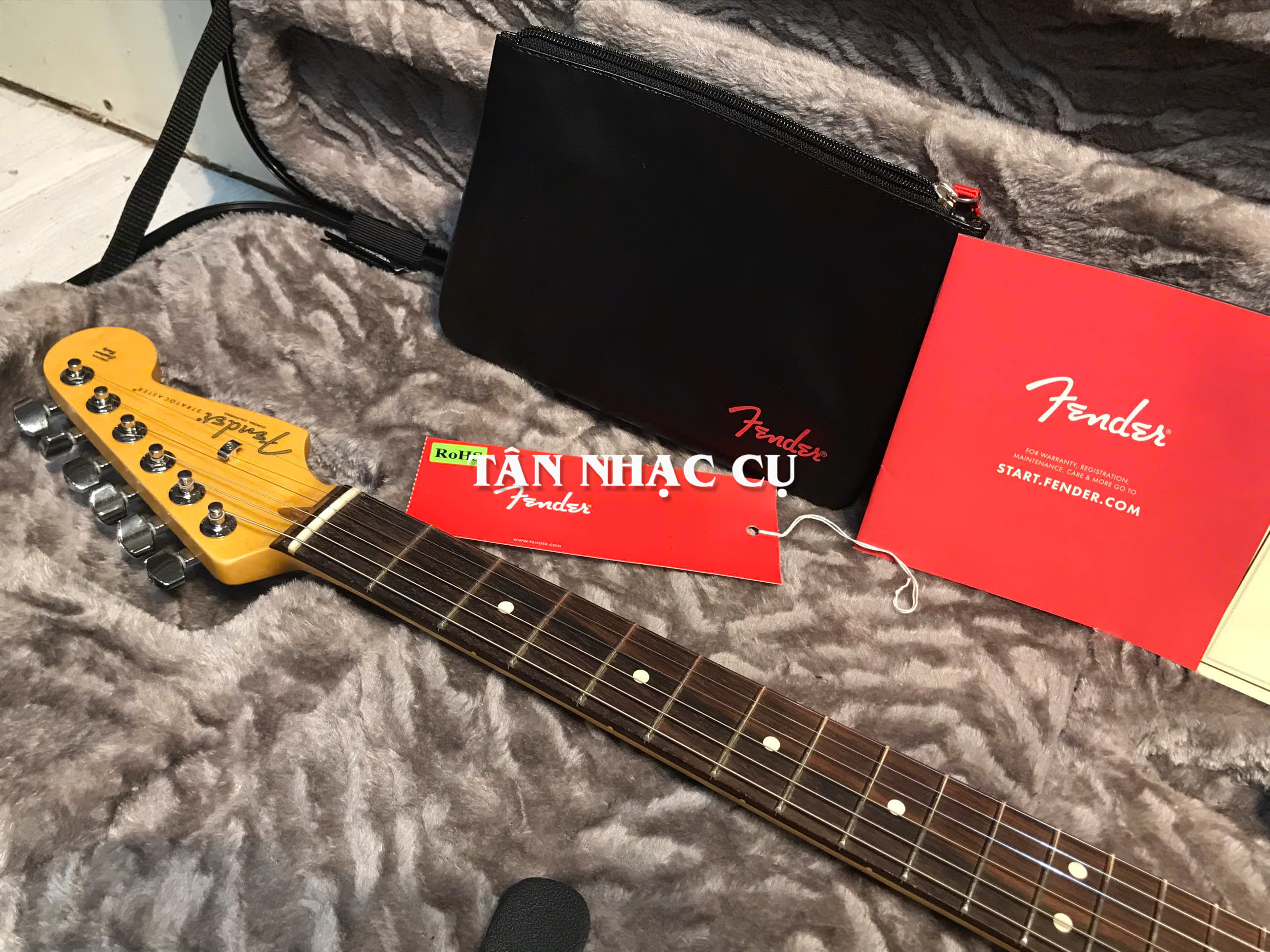 Fender American Professional II Stratocaster® HSS - 3 Color Sunburst
