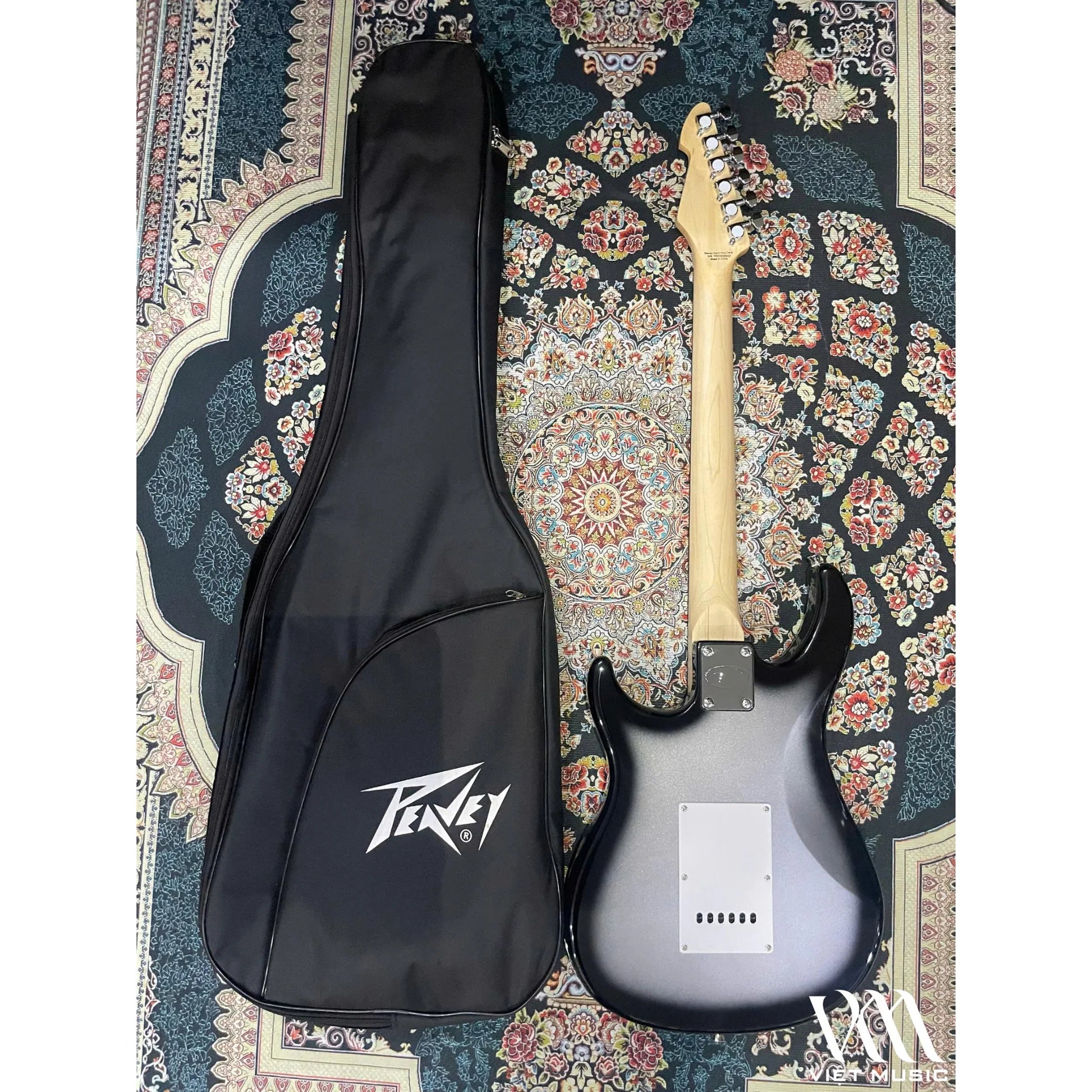 Đàn Guitar Điện Peavey Raptor Plus HSS Electric Guitar, Rosewood Fingerboard, Black