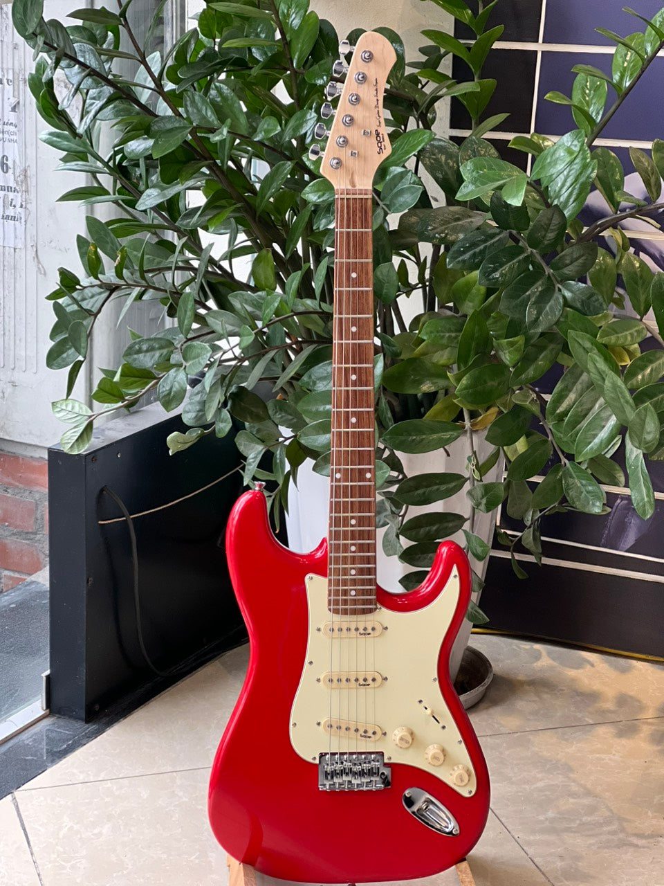 Đàn Guitar Điện Sqoe SEST200 SSS Electric Guitar,  Rosewood Fingerboard, Red