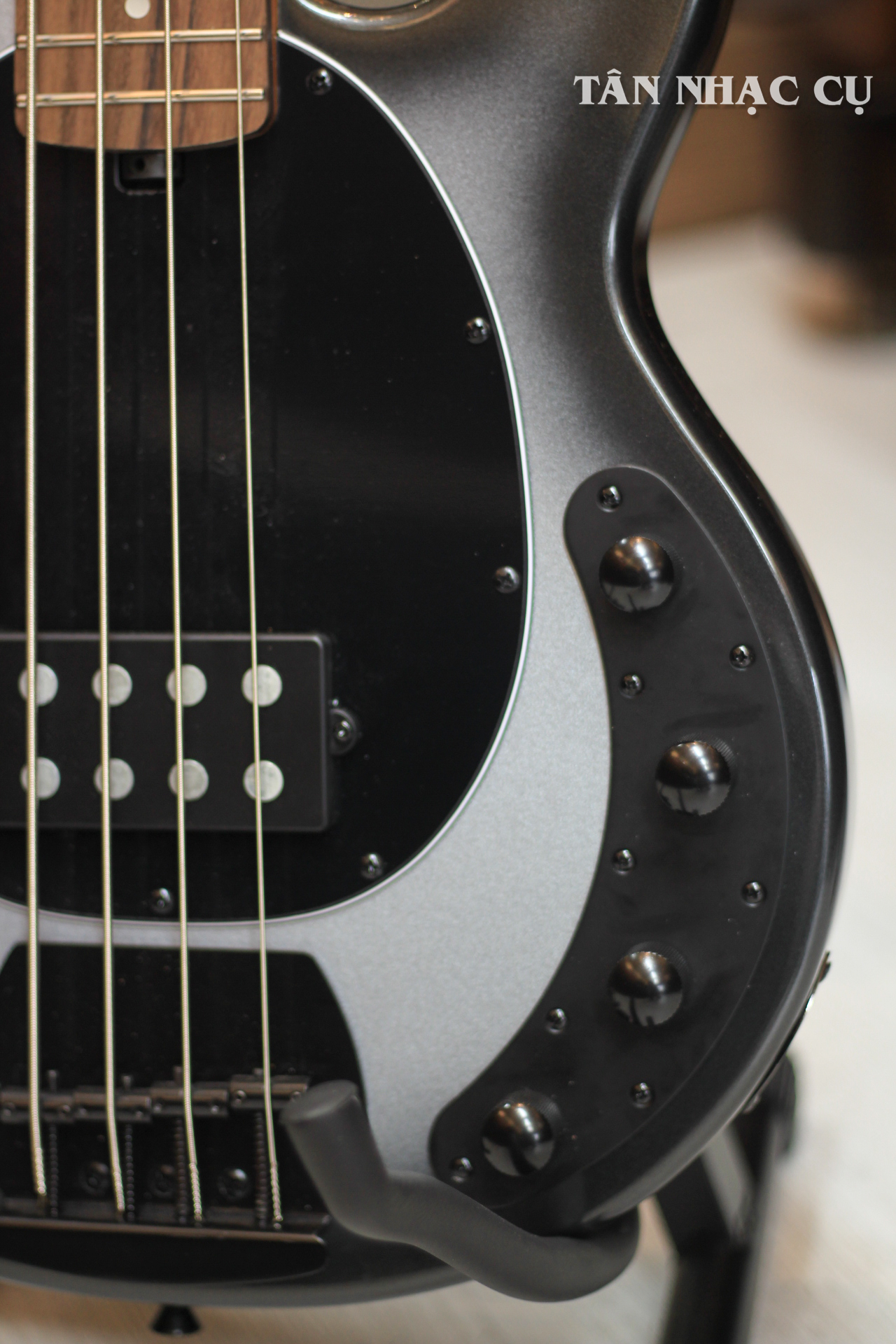 Đàn Guitar Bass Sqoe SBMS200 H Electric Guitar Bass, Roasted Maple Fingerboard, Metallic Silverburst