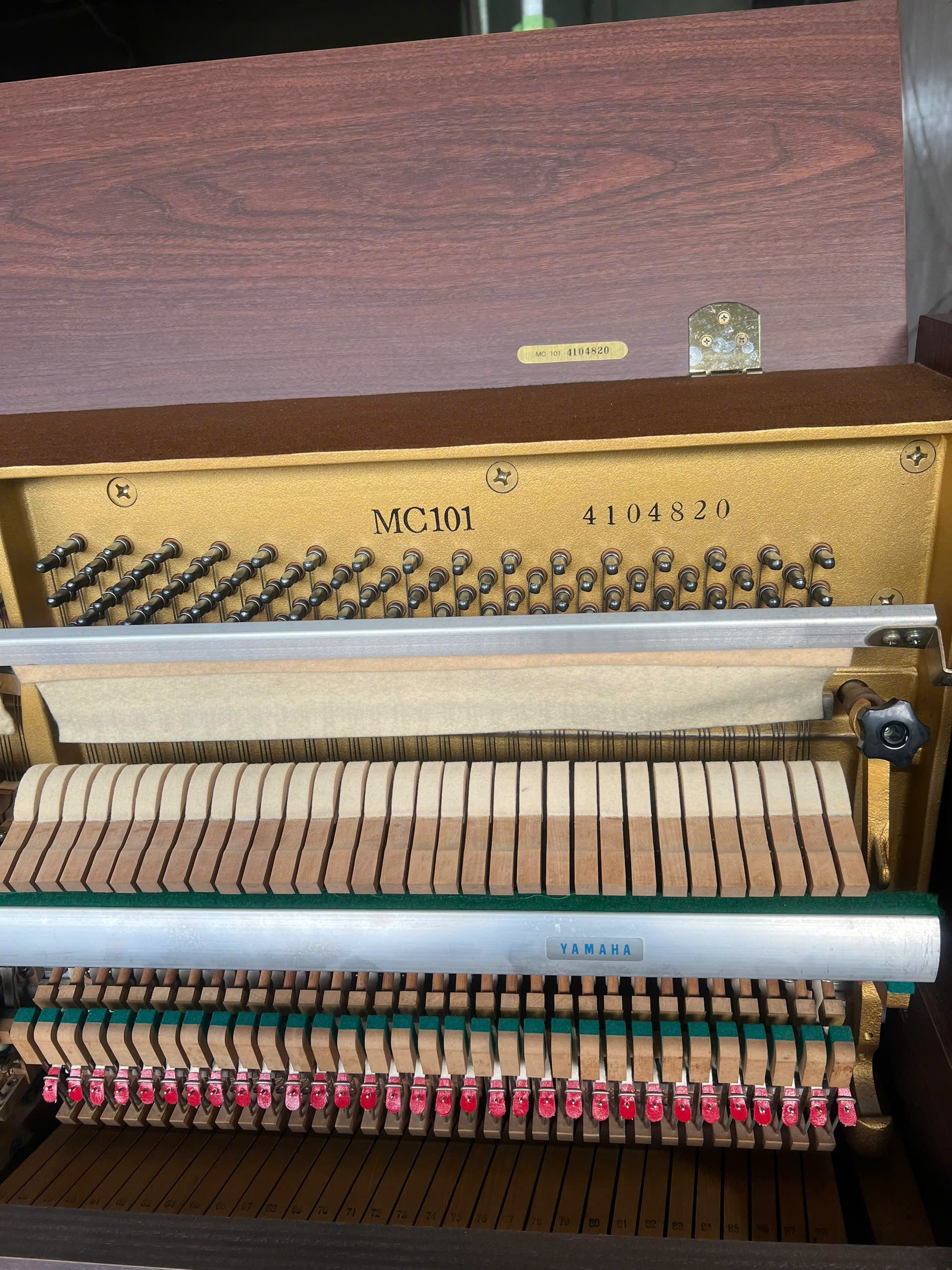 Đàn Piano Cơ Yamaha MC101 Mahogany