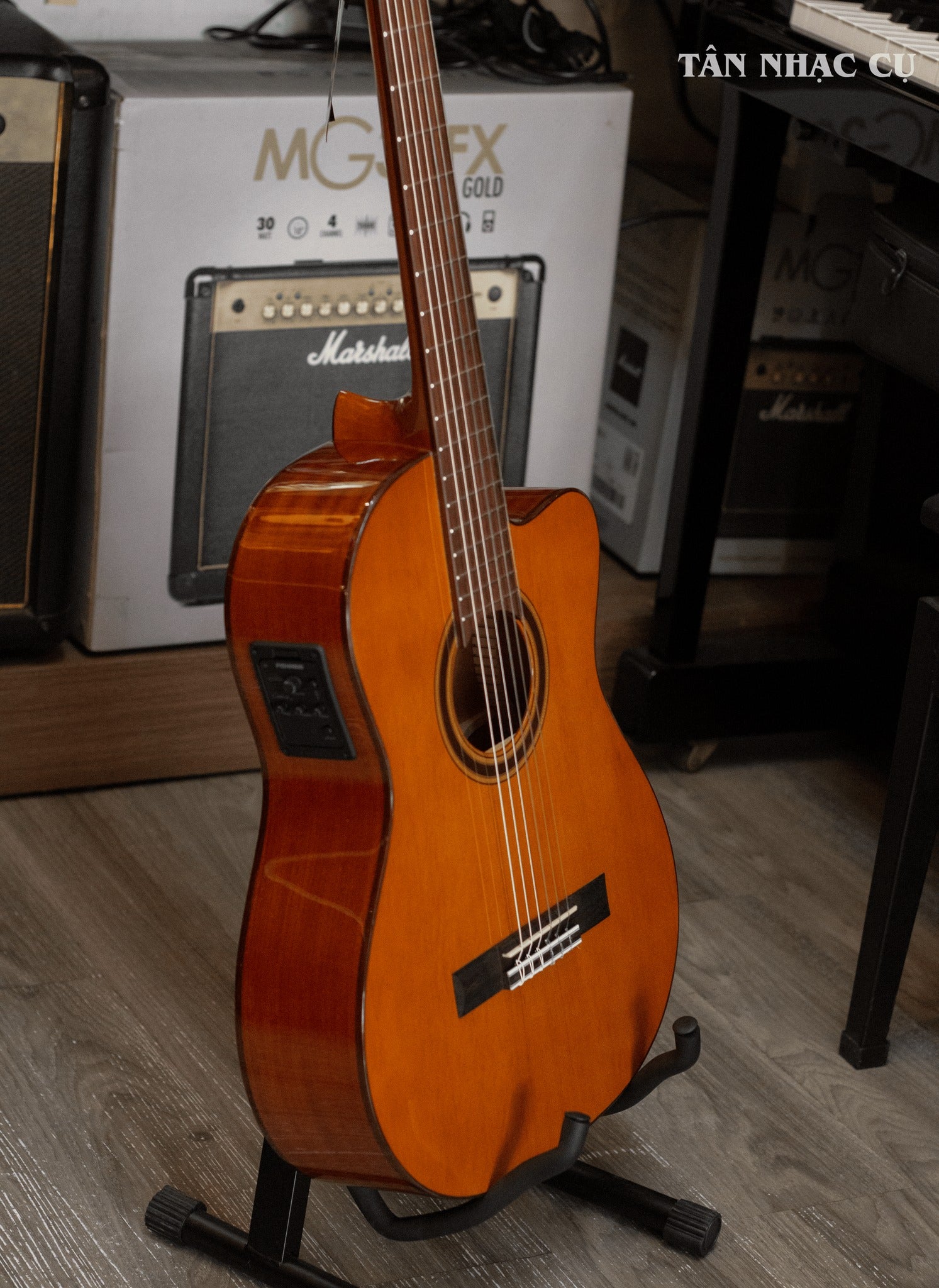 Đàn Guitar Classic Admira Malaga  EC