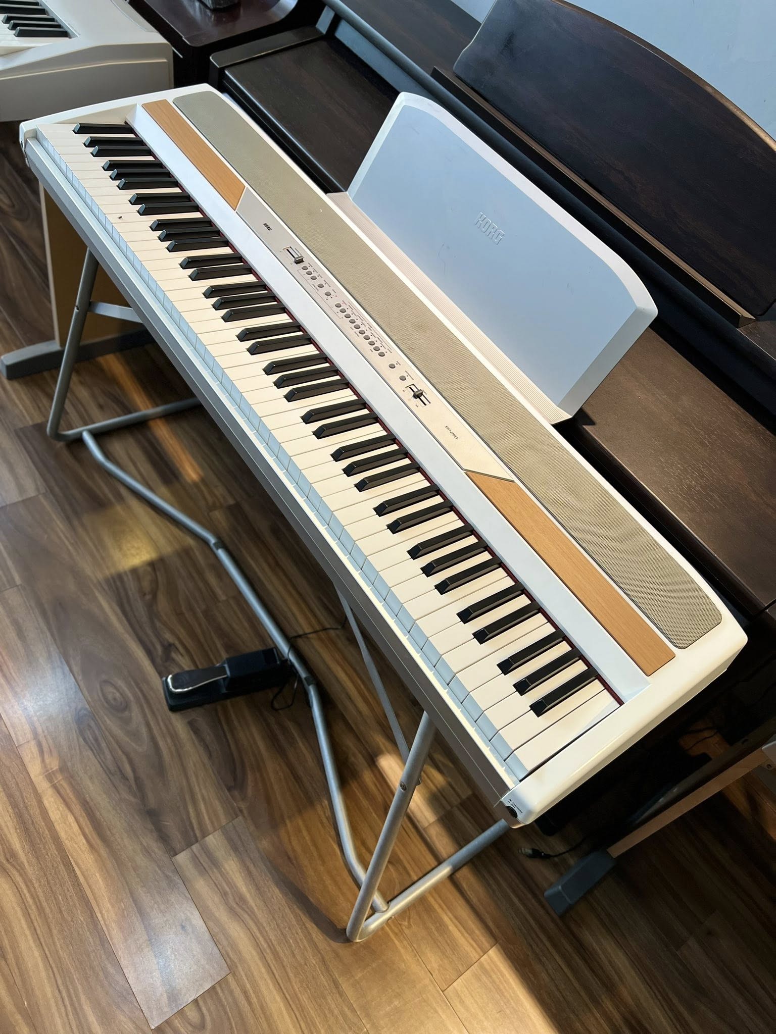 Đàn Piano Điện Korg SP250