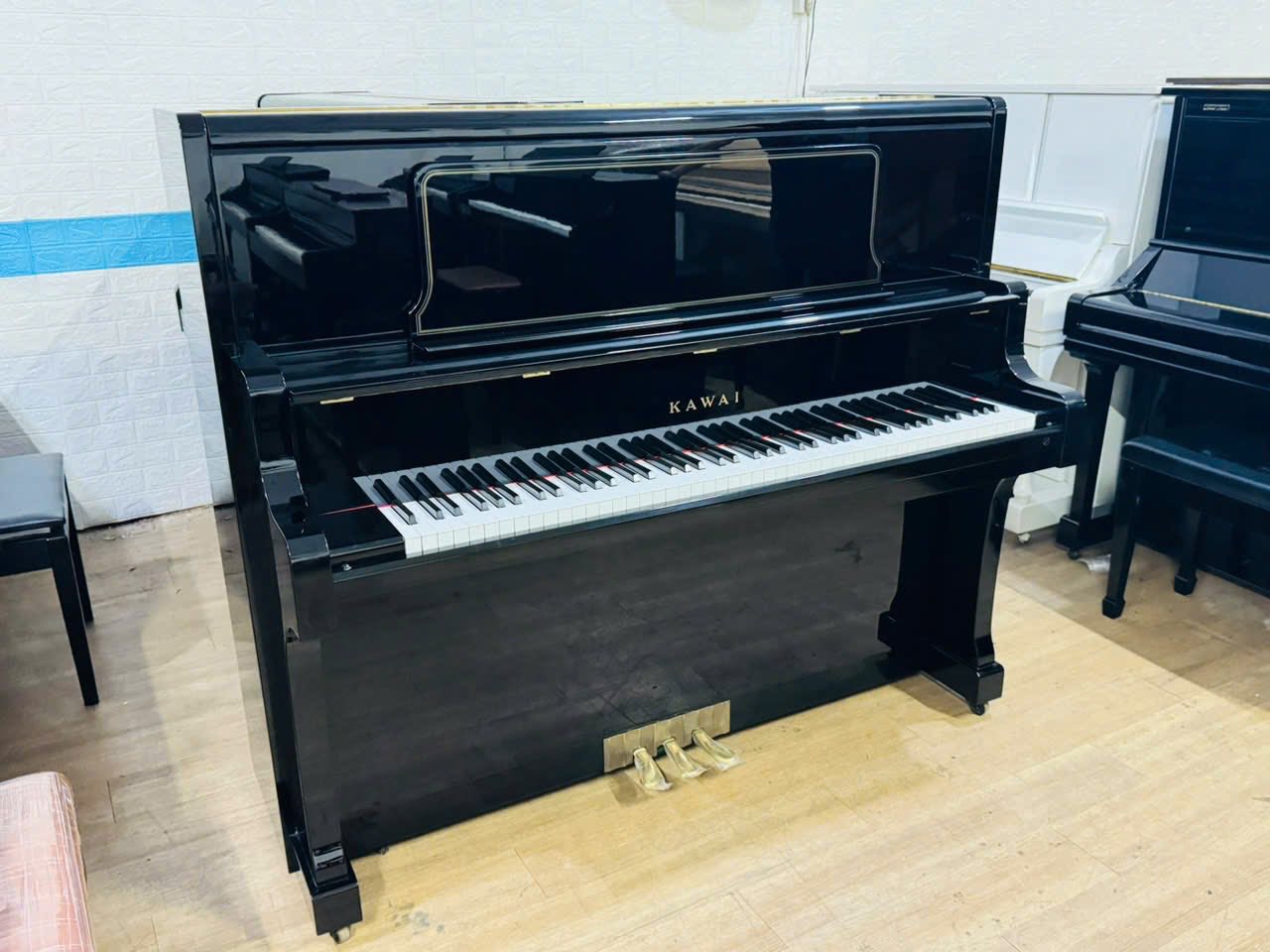 Đàn Piano Cơ Upright Kawai BL82