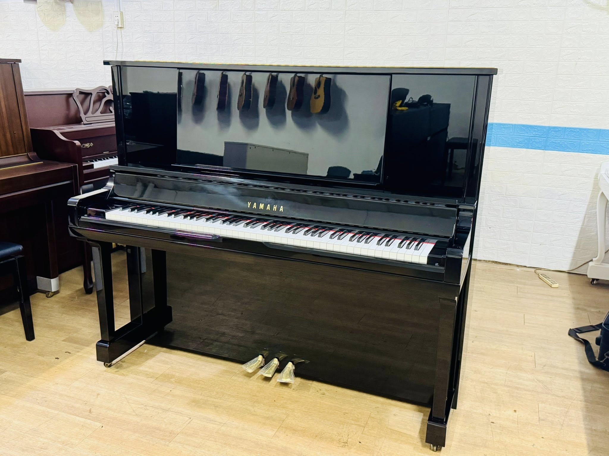 Đàn Piano Cơ Yamaha UX30BL